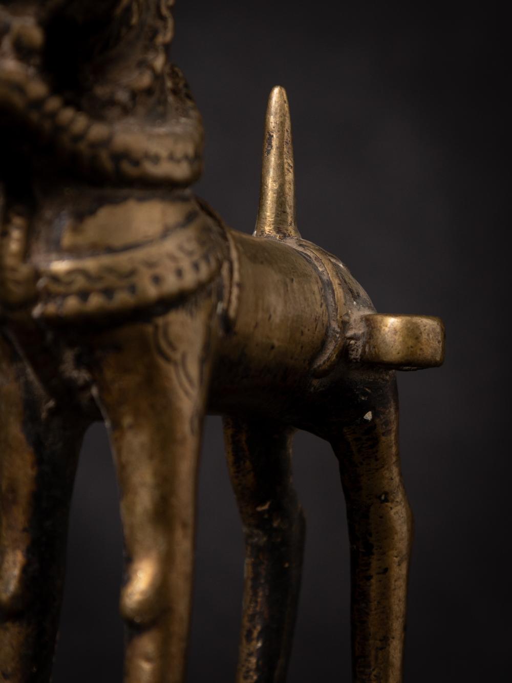 17th century Antique bronze Indian horse statue from India For Sale 13