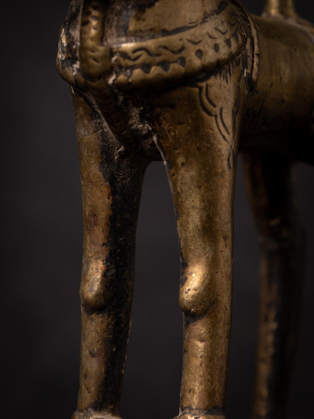 17th century Antique bronze Indian horse statue from India For Sale 14