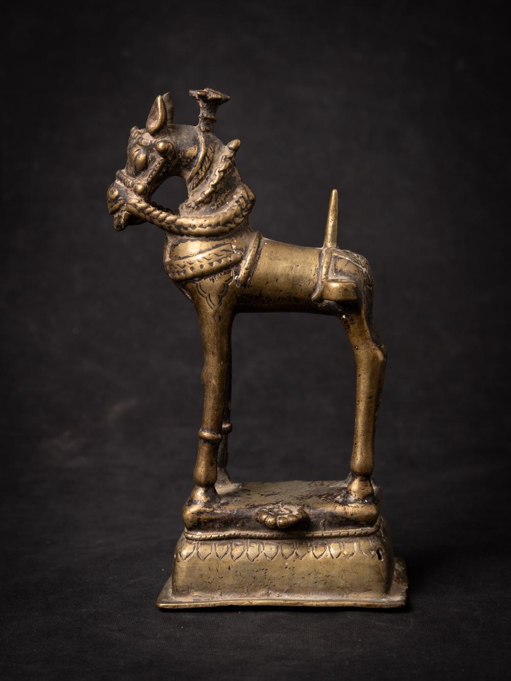 17th century Antique bronze Indian horse statue from India In Good Condition For Sale In DEVENTER, NL