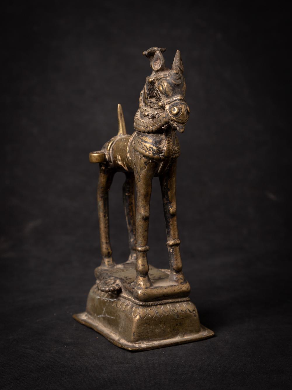 17th century Antique bronze Indian horse statue from India For Sale 1