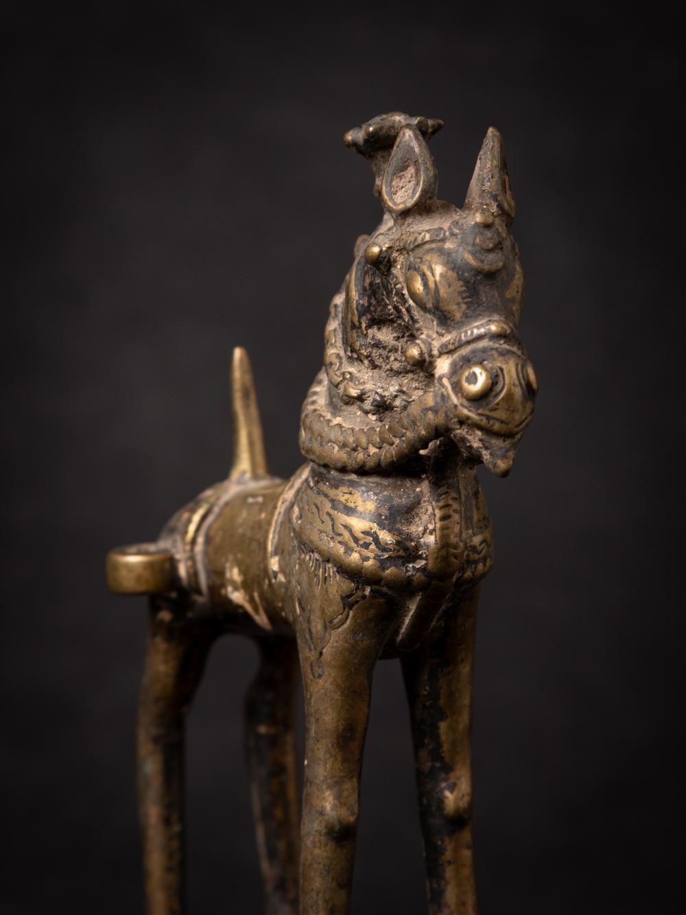 17th century Antique bronze Indian horse statue from India For Sale 2
