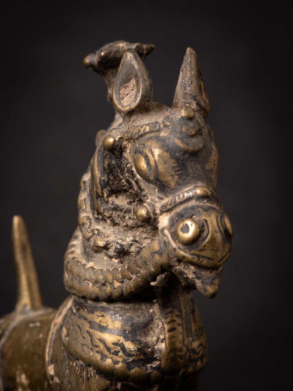 17th century Antique bronze Indian horse statue from India For Sale 3