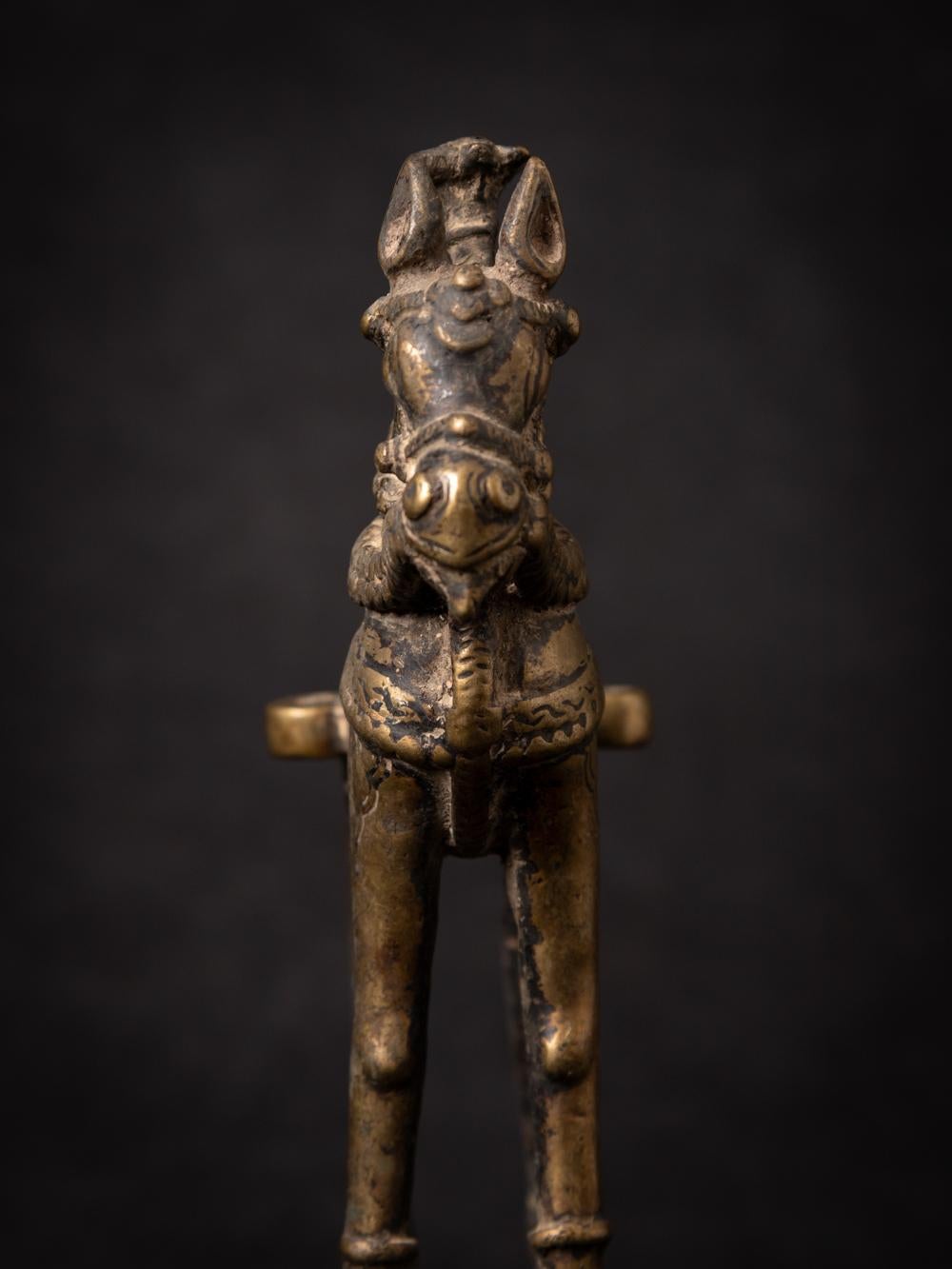 17th century Antique bronze Indian horse statue from India For Sale 4