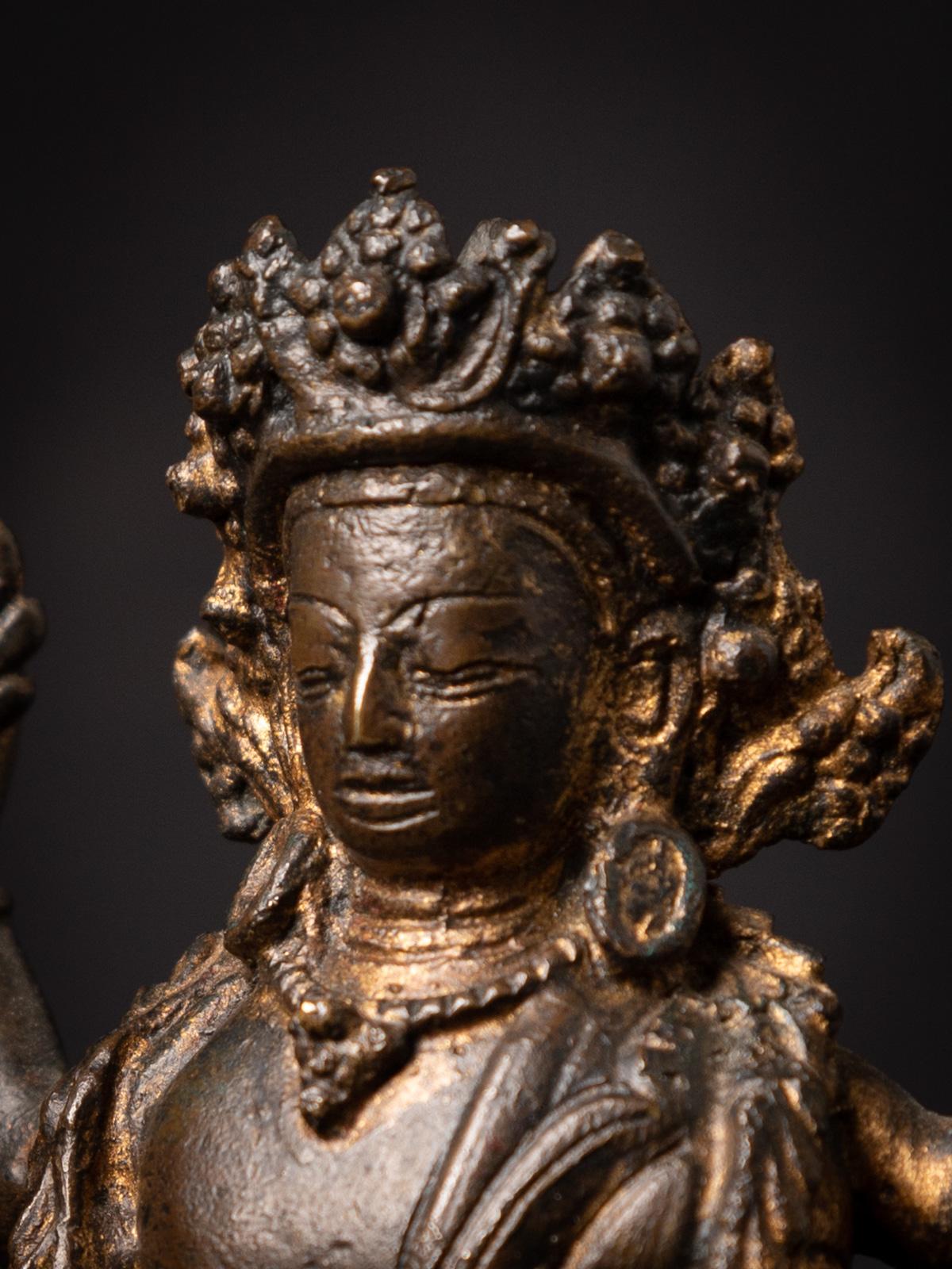 17th century Antique bronze Nepali Vishnu statue originating from Nepal 4
