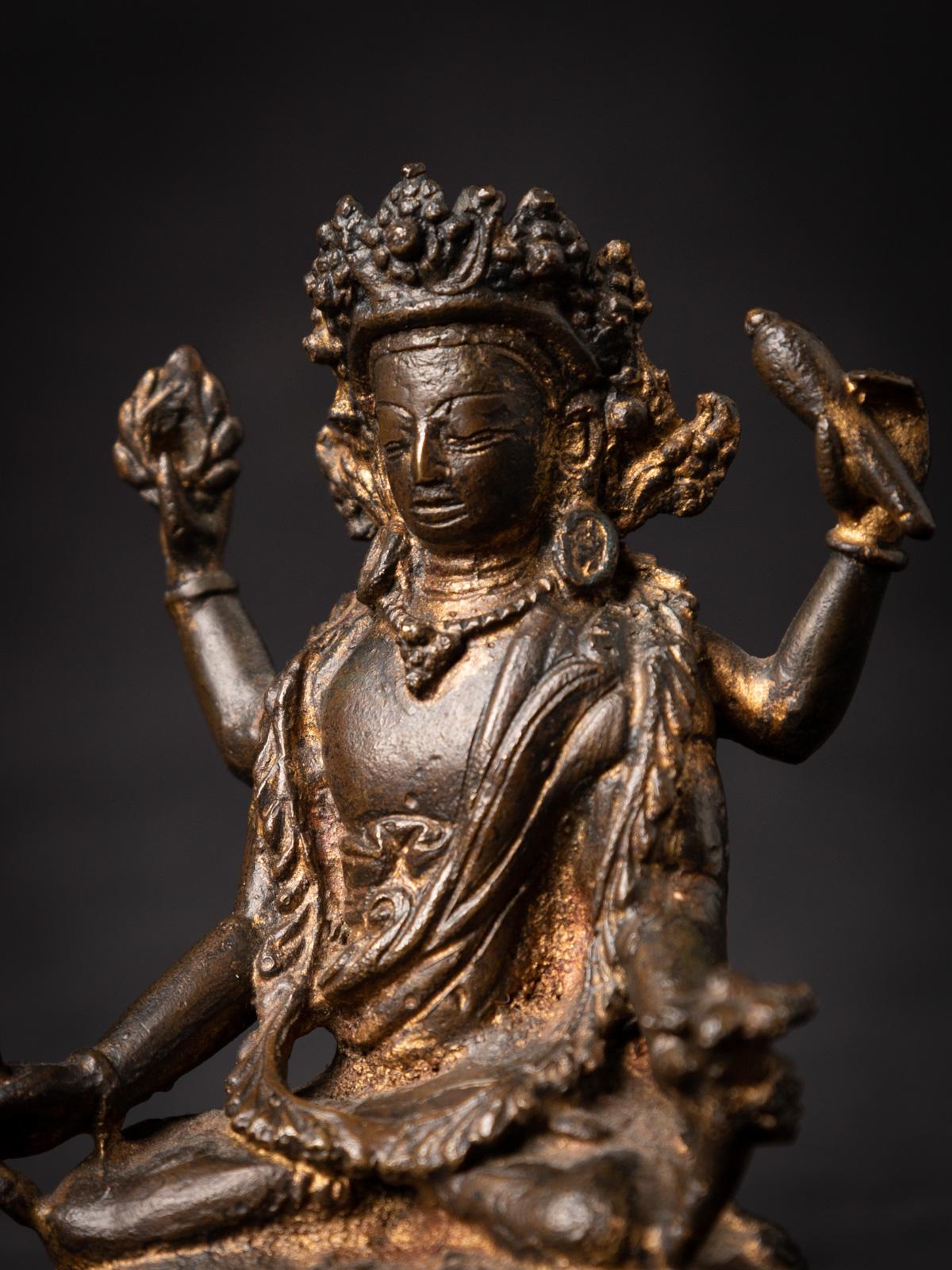 17th century Antique bronze Nepali Vishnu statue originating from Nepal 7