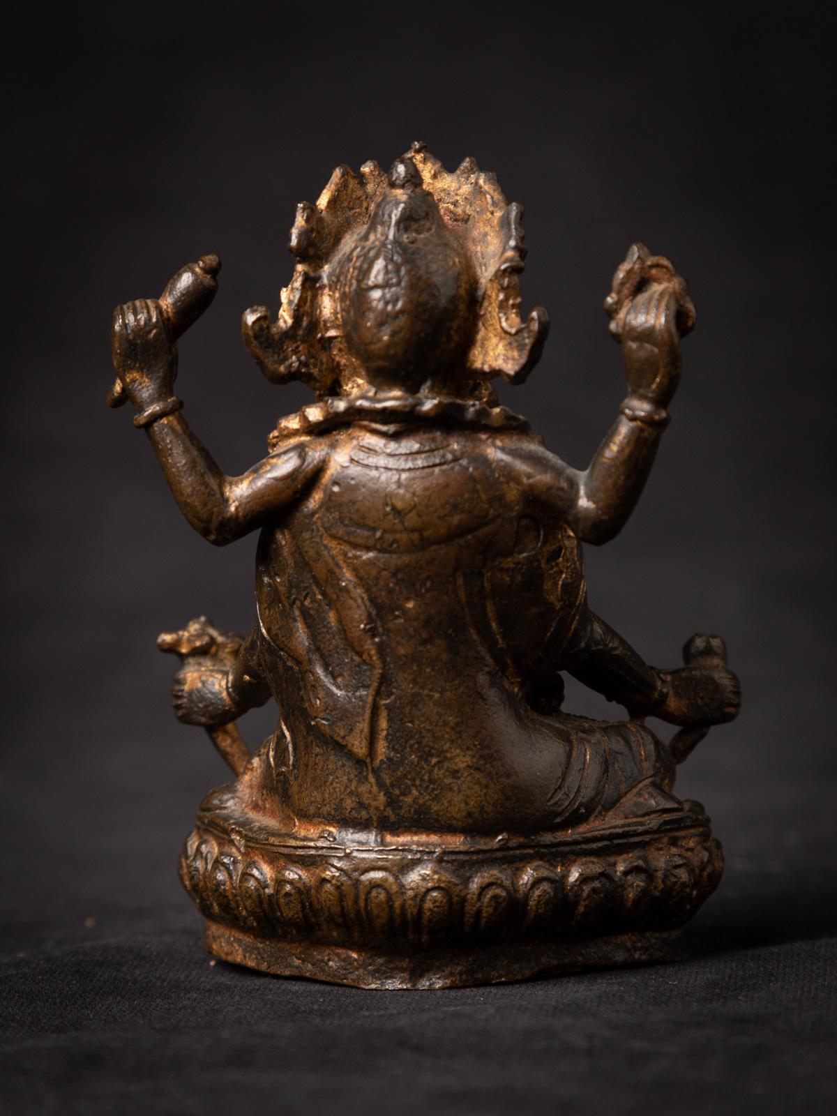 17th century Antique bronze Nepali Vishnu statue originating from Nepal 12