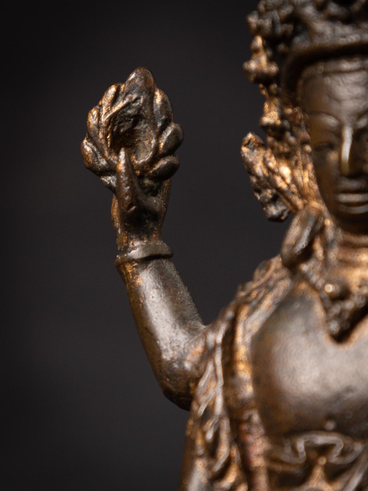 18th Century and Earlier 17th century Antique bronze Nepali Vishnu statue originating from Nepal