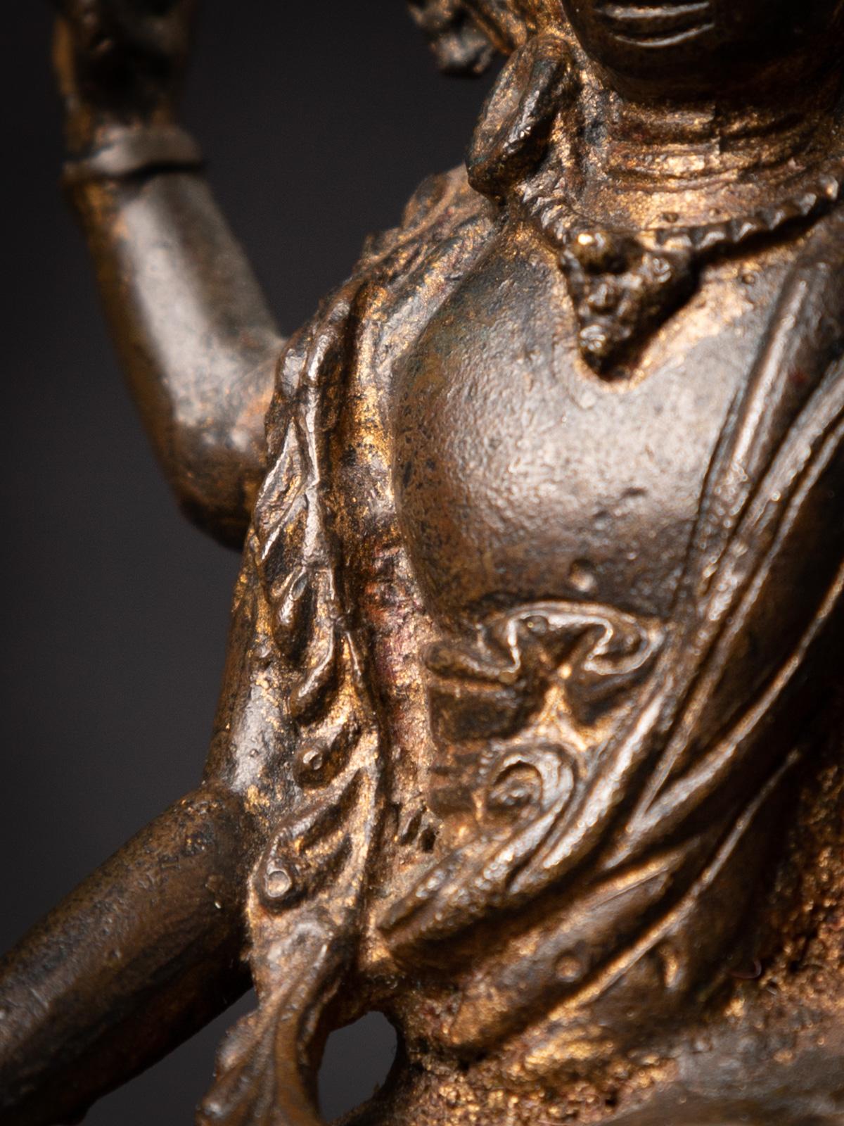 Bronze 17th century Antique bronze Nepali Vishnu statue originating from Nepal