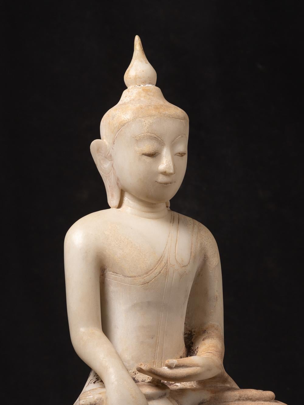 17th century Antique Burmese marble Buddha statue in Bhumisparsha Mudra For Sale 13