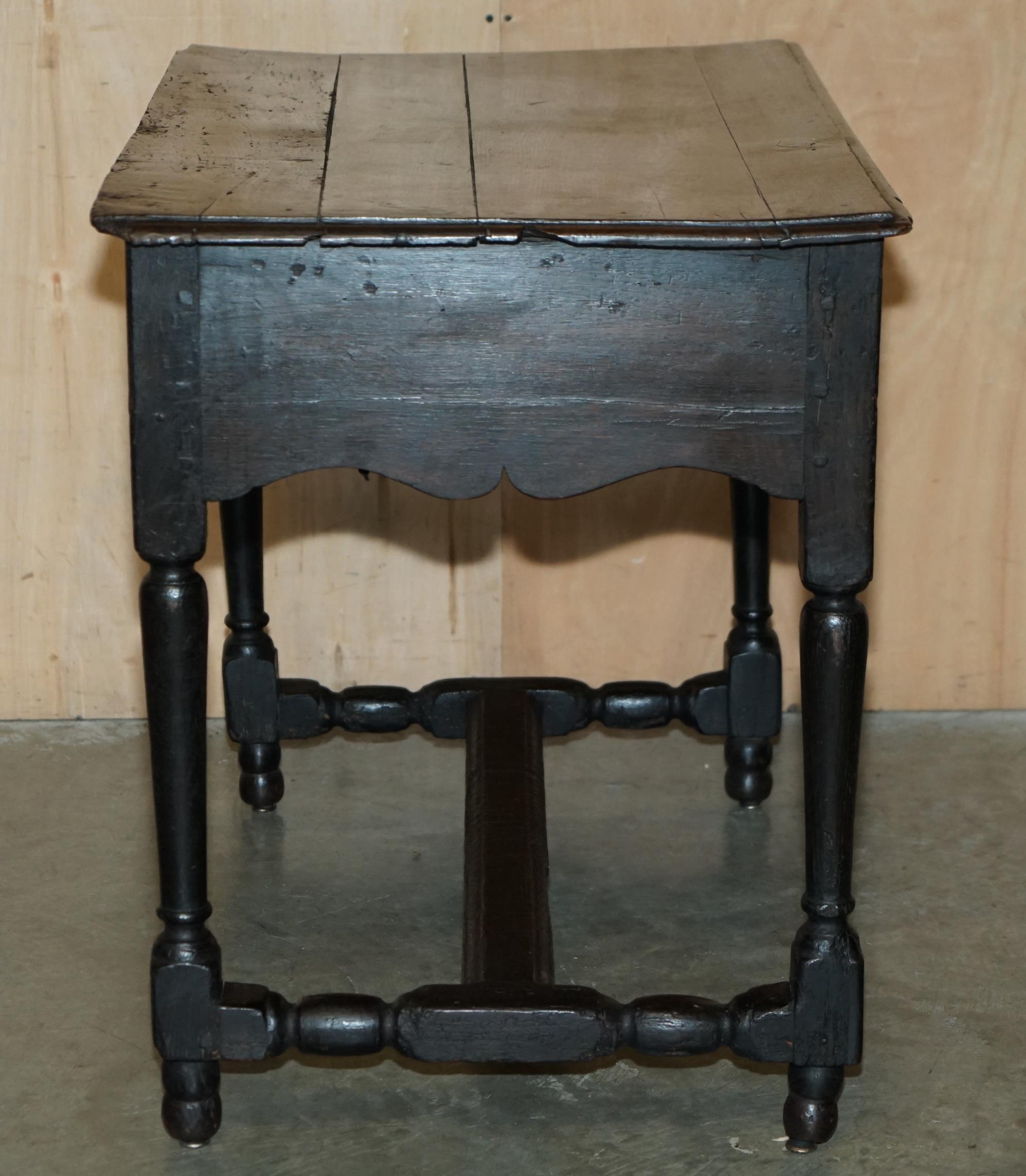 TAVOLO DA LATO IN QUERCIA FLEMISH DEL 17° SECOLO ANTICO Charles II CON CASSETTO UNICO in vendita 3