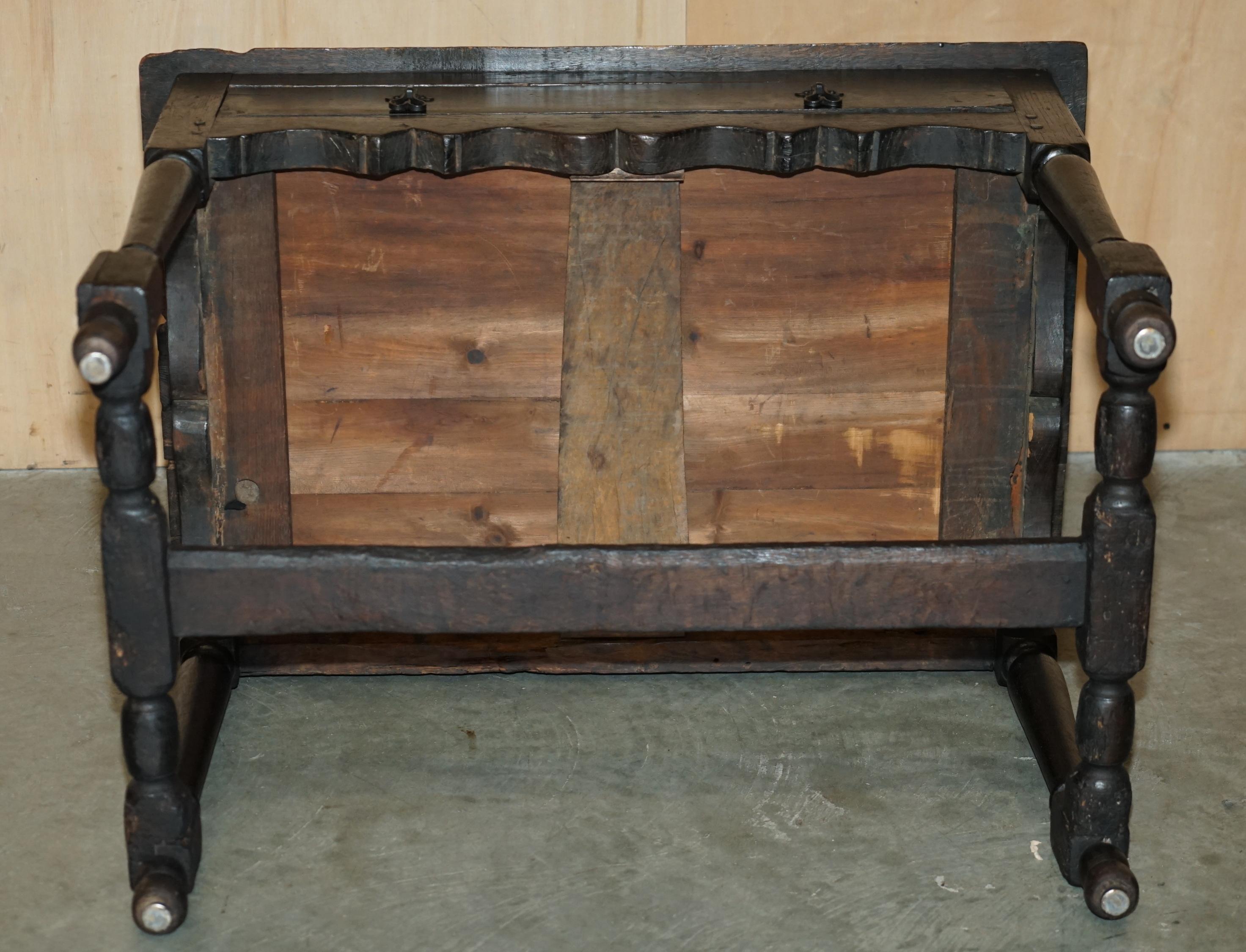 TAVOLO DA LATO IN QUERCIA FLEMISH DEL 17° SECOLO ANTICO Charles II CON CASSETTO UNICO in vendita 11