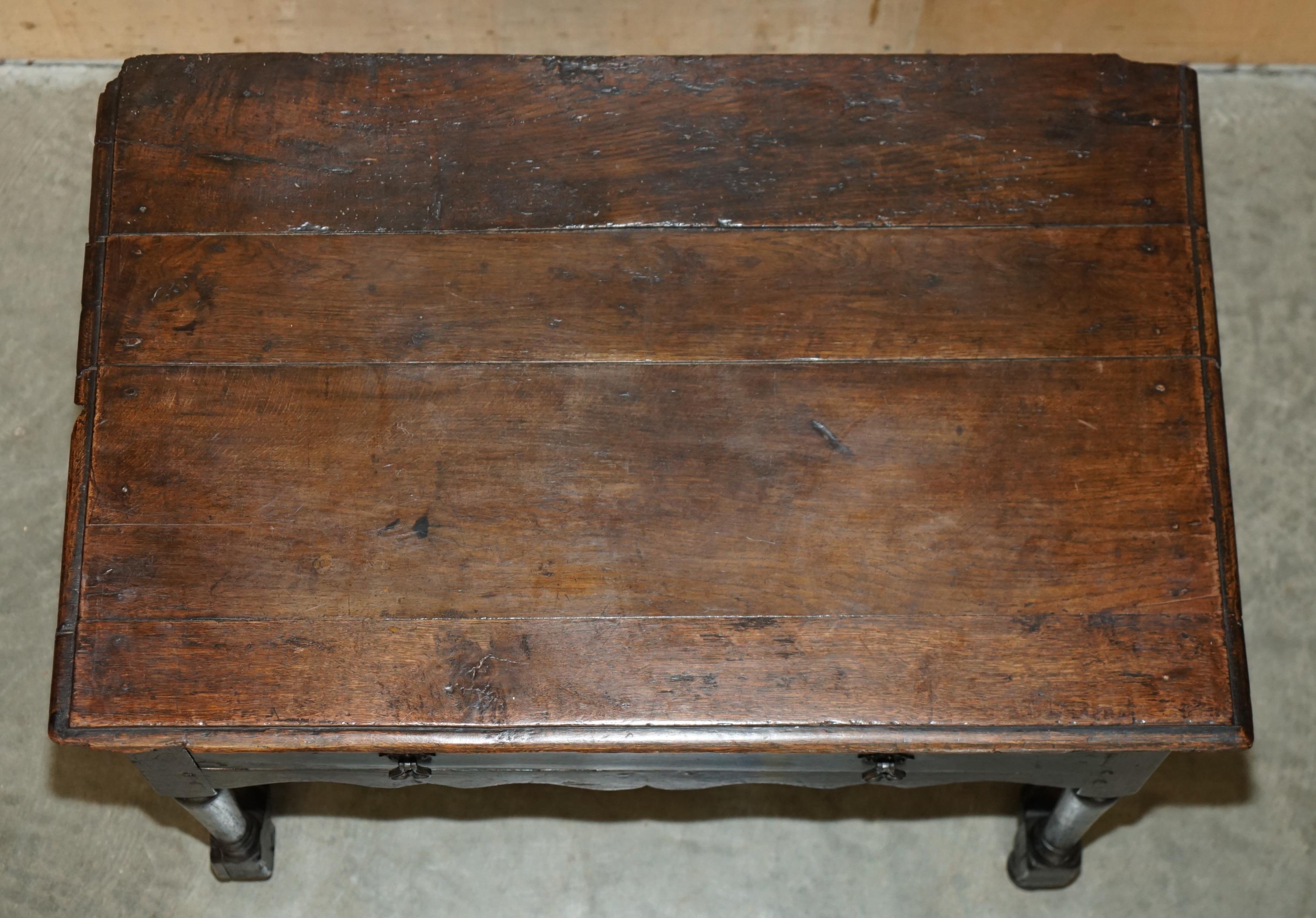 Carlo II TAVOLO DA LATO IN QUERCIA FLEMISH DEL 17° SECOLO ANTICO Charles II CON CASSETTO UNICO in vendita