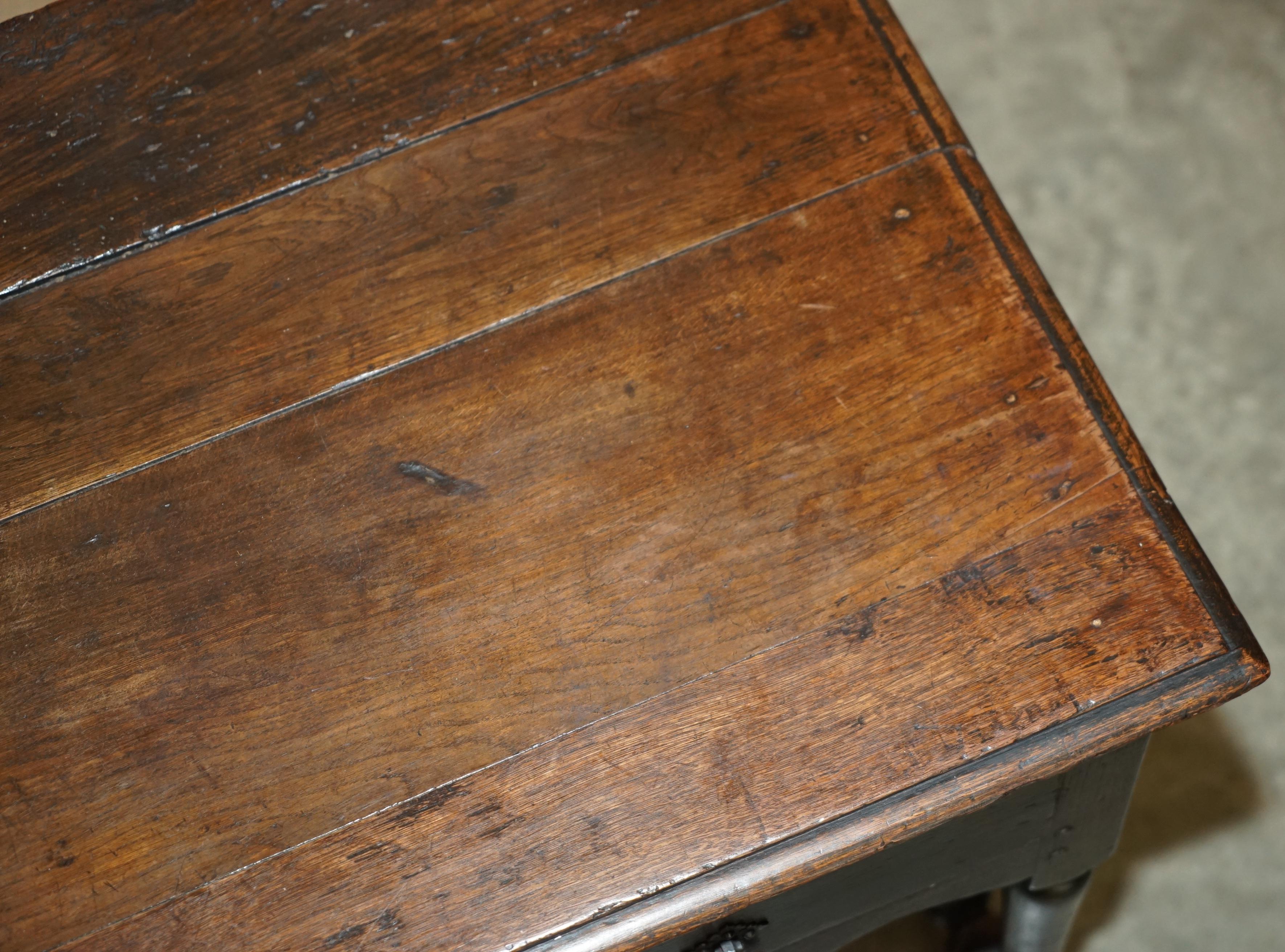 Fatto a mano TAVOLO DA LATO IN QUERCIA FLEMISH DEL 17° SECOLO ANTICO Charles II CON CASSETTO UNICO in vendita