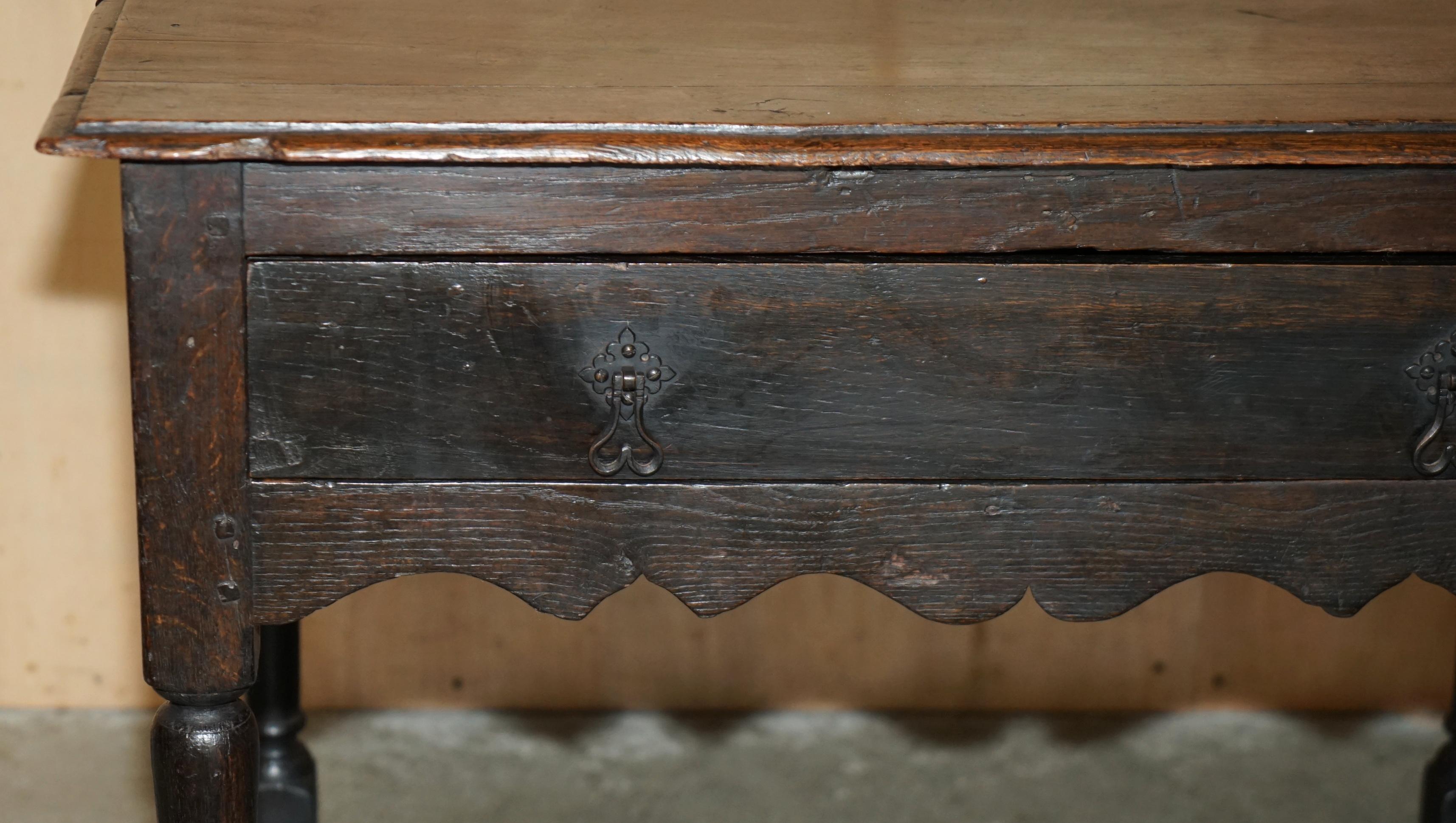 Fine XVII secolo TAVOLO DA LATO IN QUERCIA FLEMISH DEL 17° SECOLO ANTICO Charles II CON CASSETTO UNICO in vendita