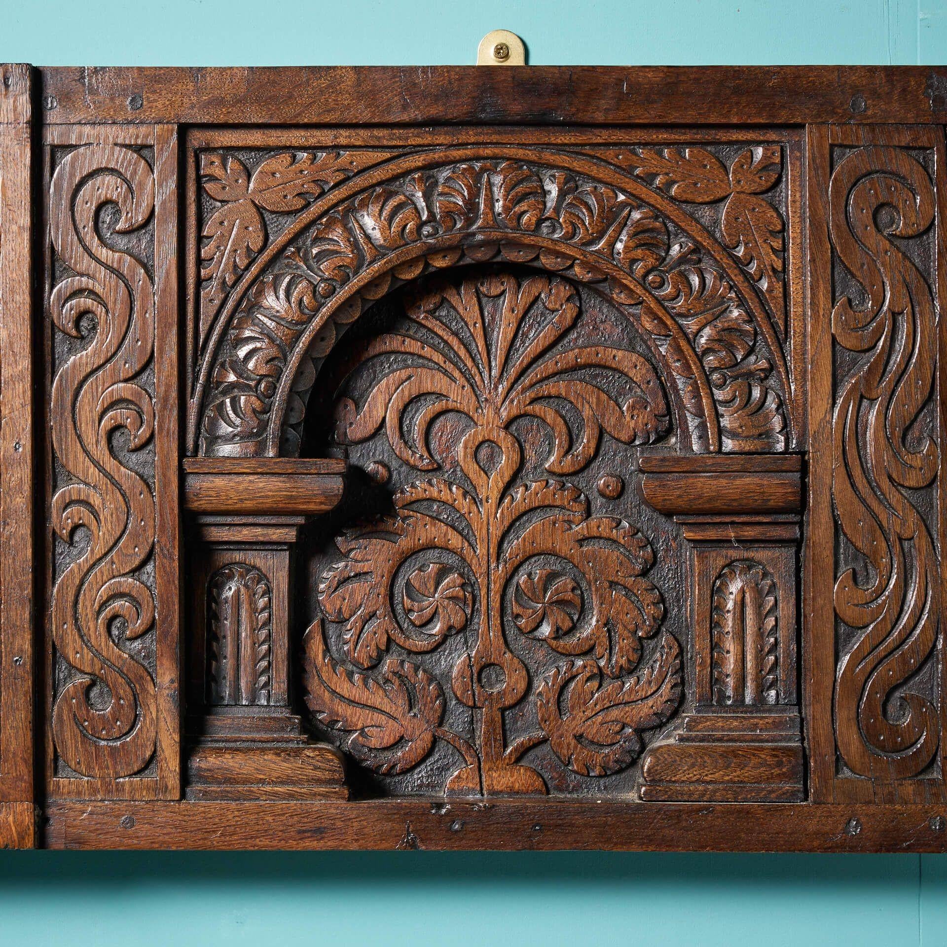 Intagliato a mano Pannello da parete decorativo antico in Oak del XVII secolo