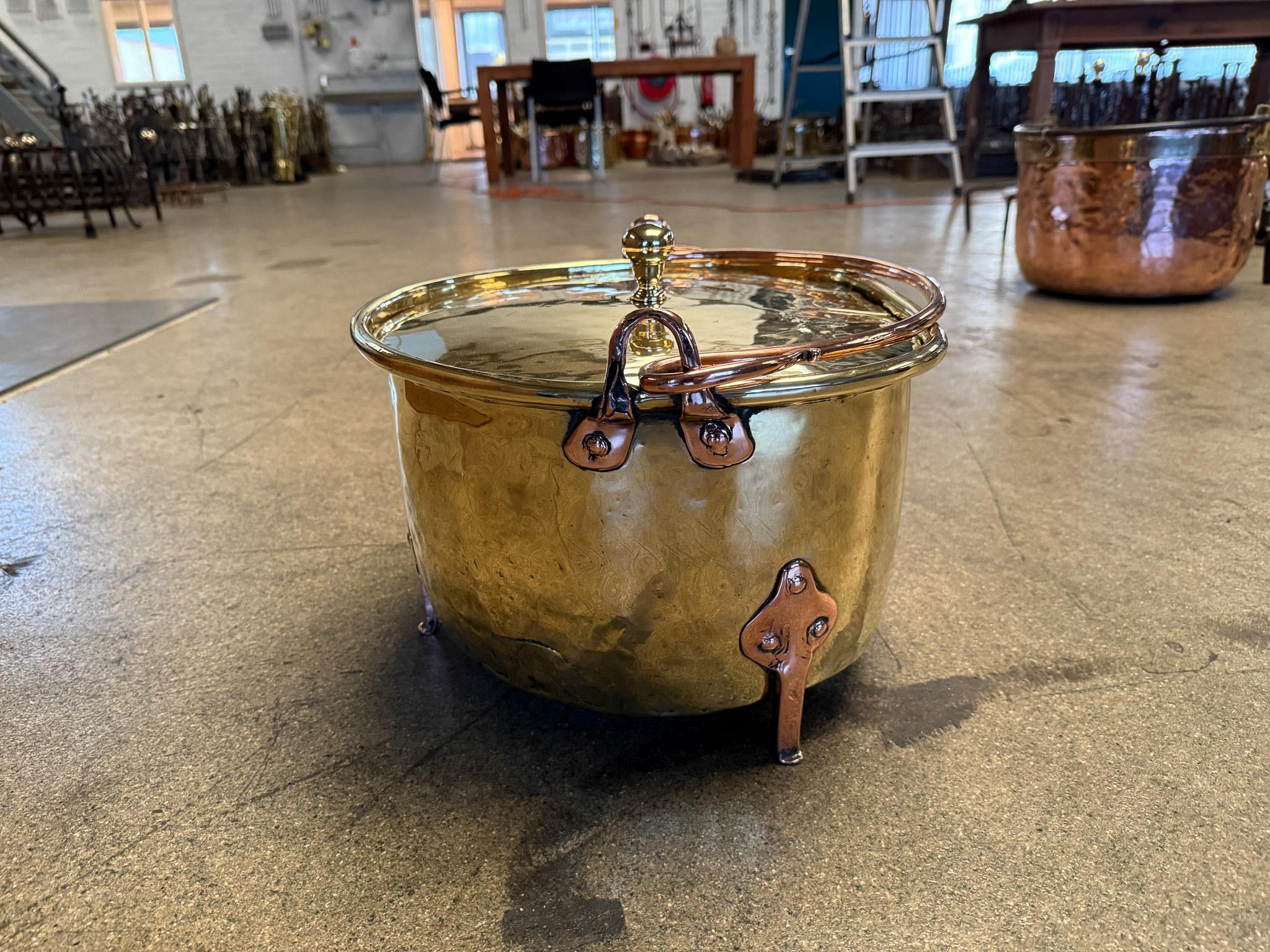 17th Century Antique Dutch Polished Brass Firewood Basket For Sale 12