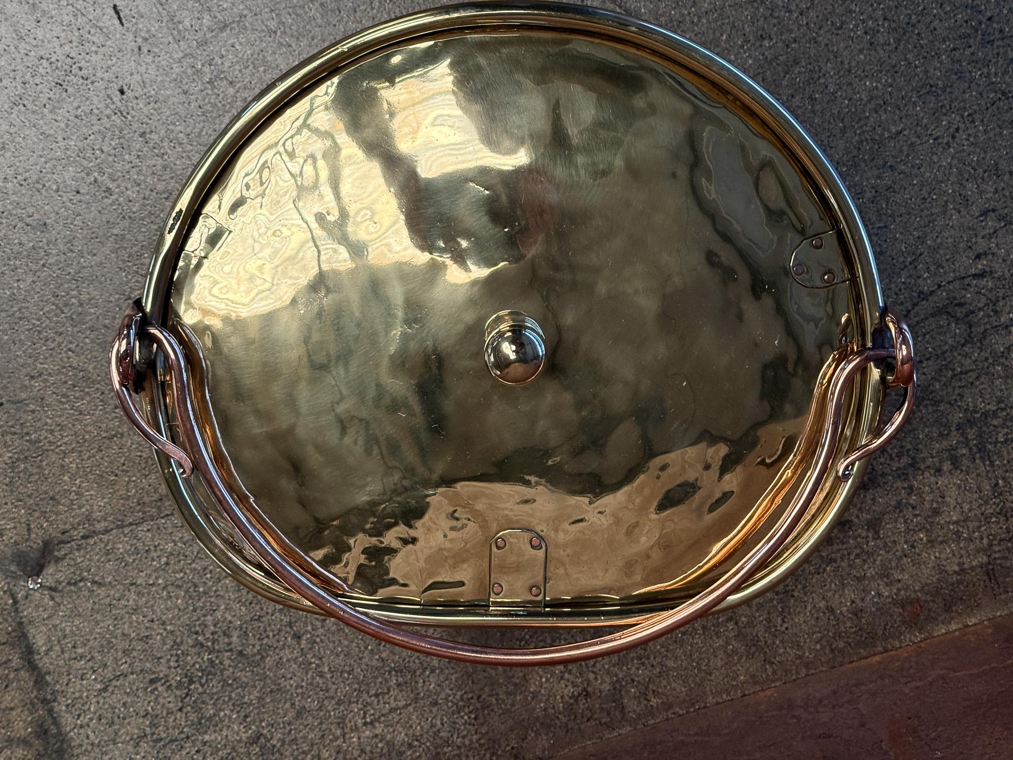 17th Century Antique Dutch Polished Brass Firewood Basket For Sale 2