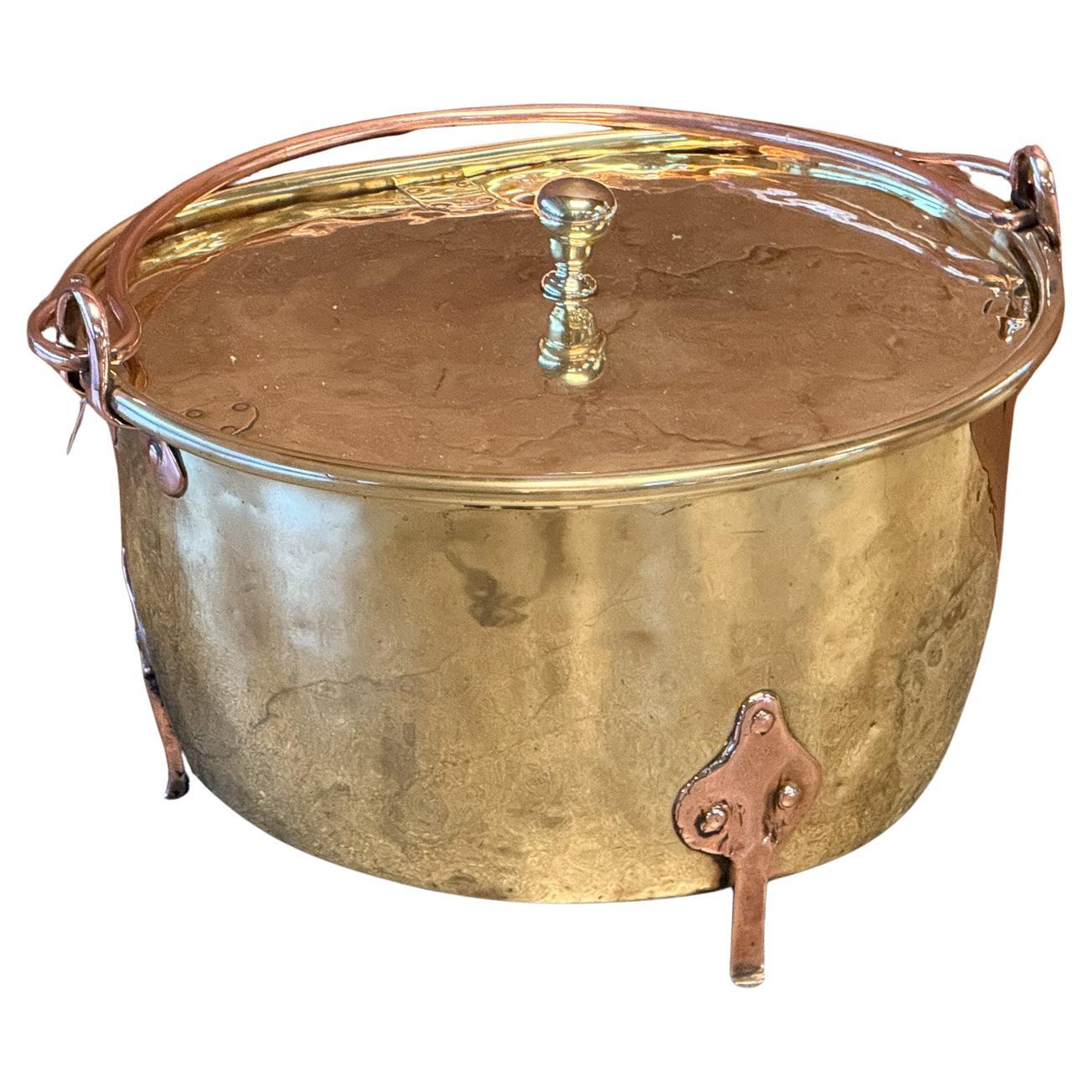 Panier en bois de feuillus néerlandais ancien du 17ème siècle en laiton poli
