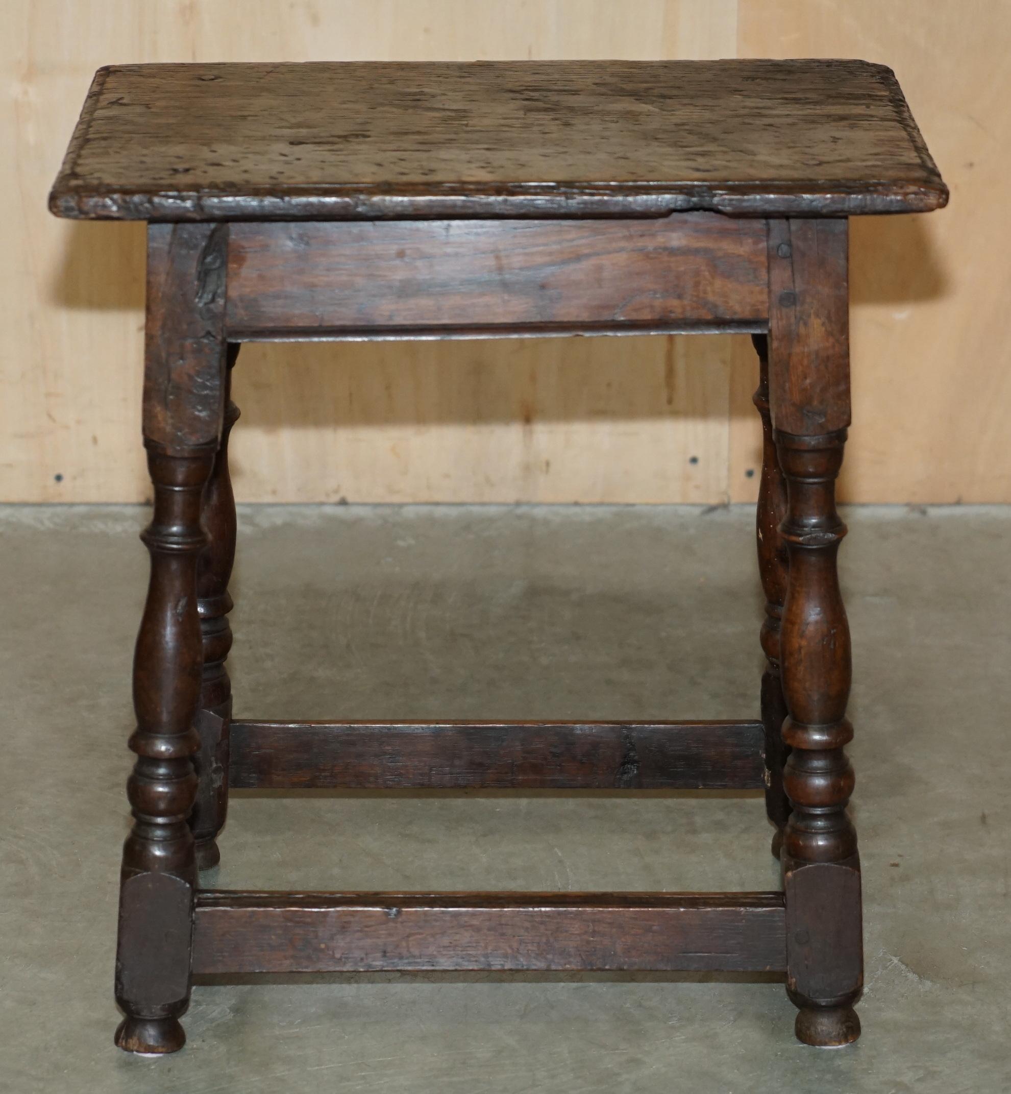 17TH CENTURY ANTIQUE ENGLISH OAK SIDE END LAMP WINE TABLE LOVELY PATiNATED TOP For Sale 6
