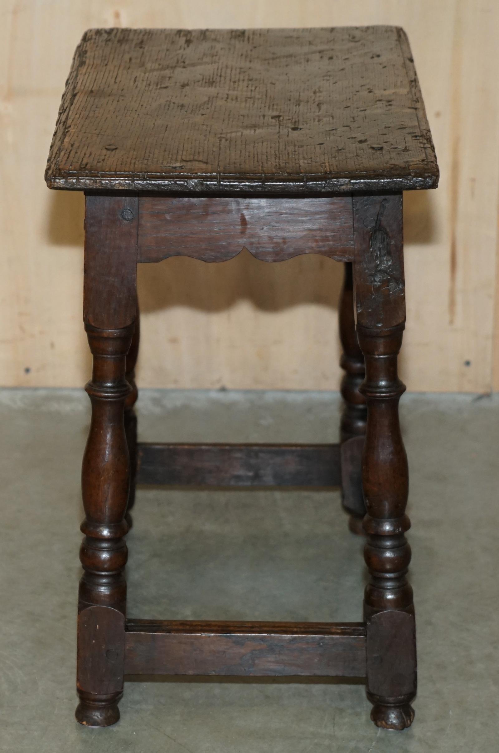 17TH CENTURY ANTIQUE ENGLISH OAK SIDE END LAMP WINE TABLE LOVELY PATiNATED TOP For Sale 7