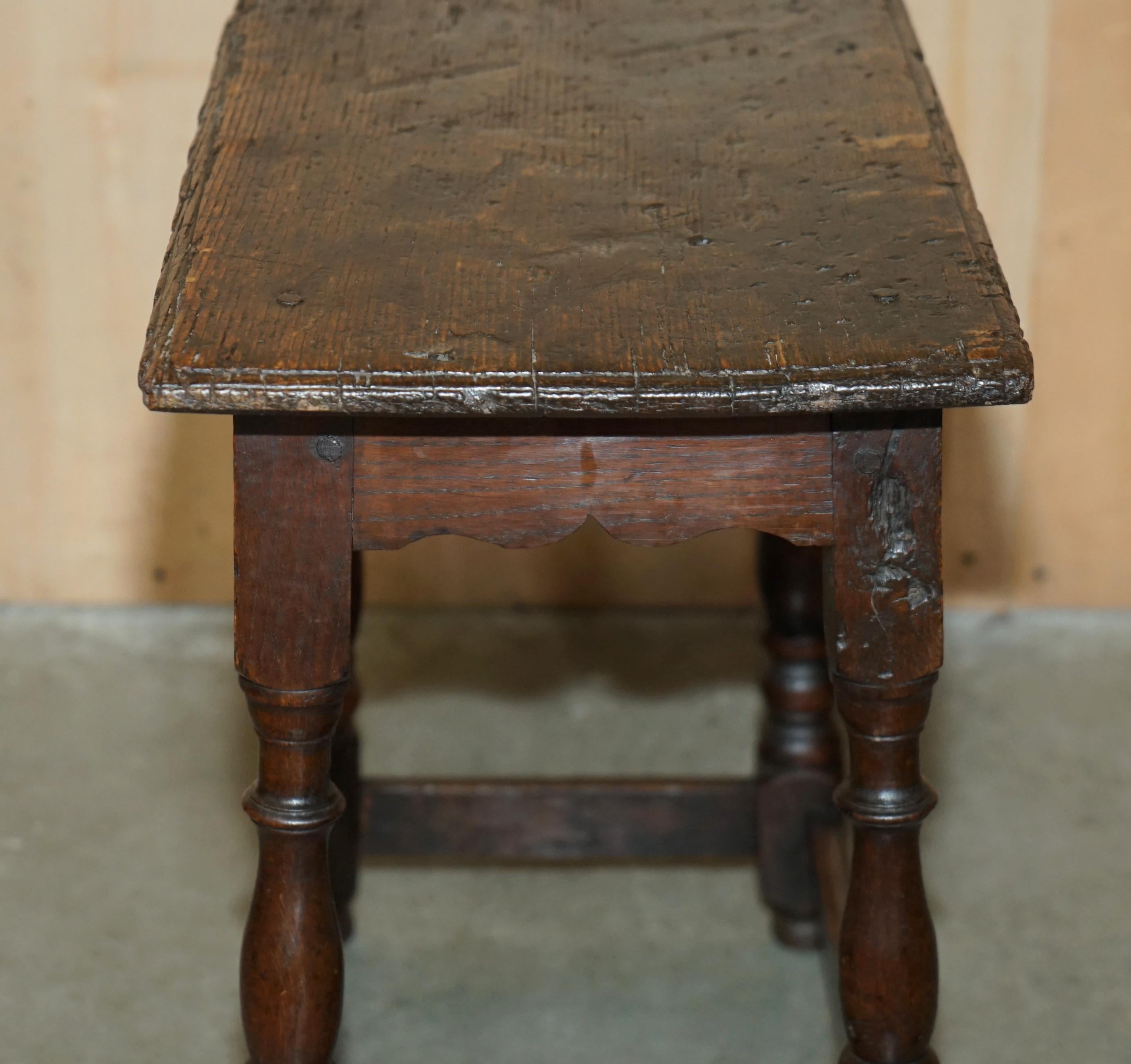 17TH CENTURY ANTIQUE ENGLISH OAK SIDE END LAMP WINE TABLE LOVELY PATiNATED TOP For Sale 8
