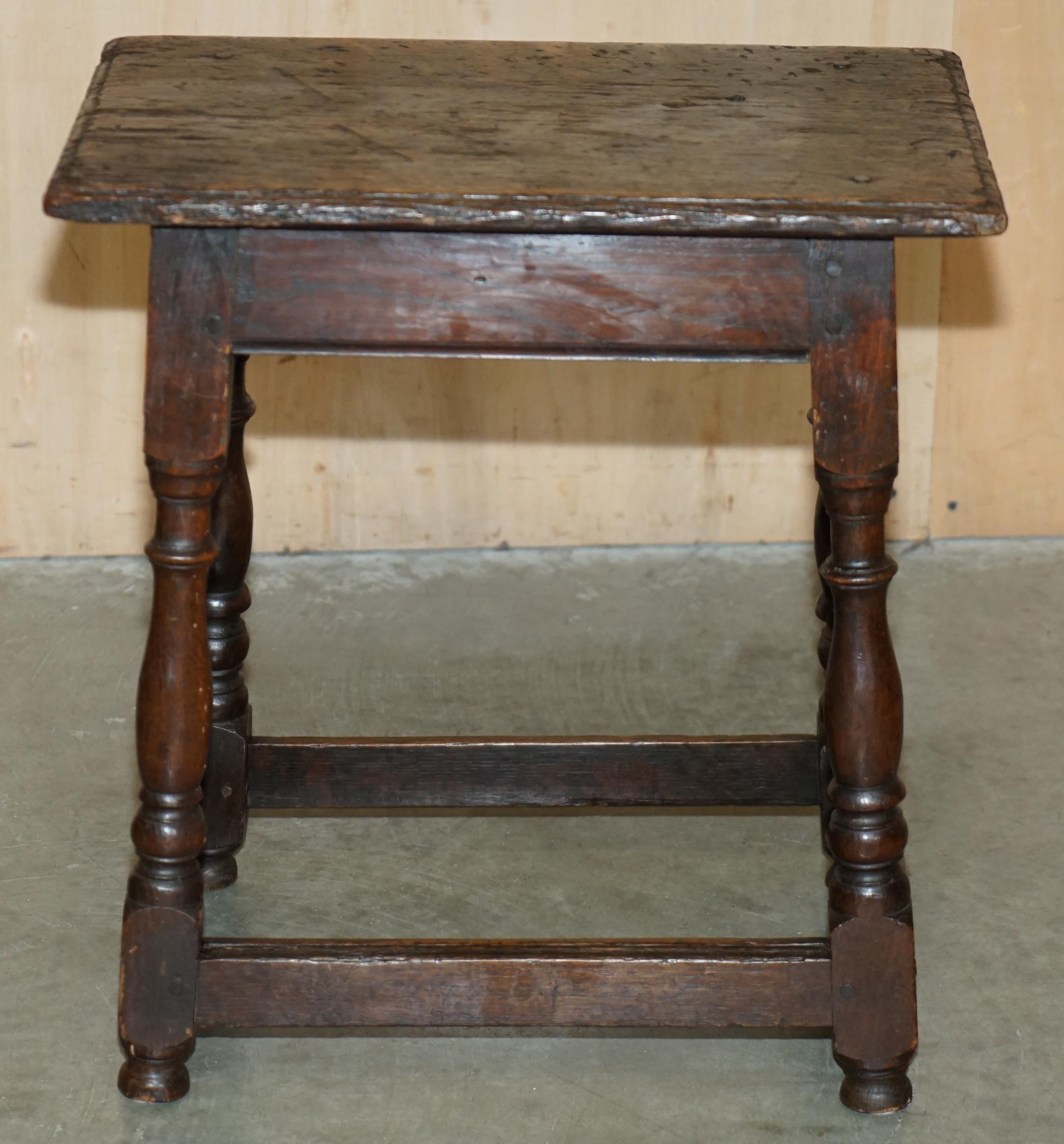 17TH CENTURY ANTIQUE ENGLISH OAK SIDE END LAMP WINE TABLE LOVELY PATiNATED TOP For Sale 9