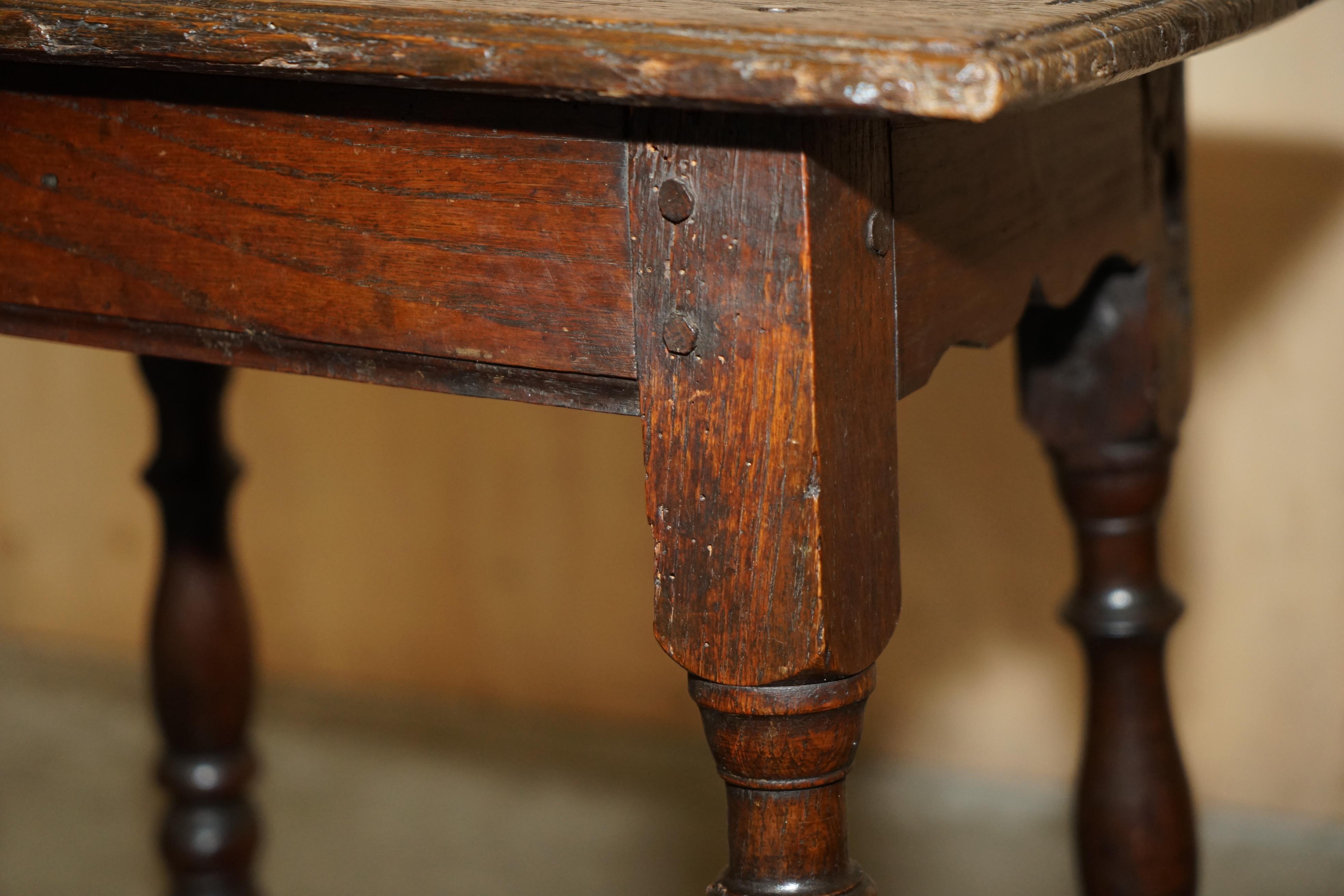 17TH CENTURY ANTIQUE ENGLISH OAK SIDE END LAMP WINE TABLE LOVELY PATiNATED TOP For Sale 10