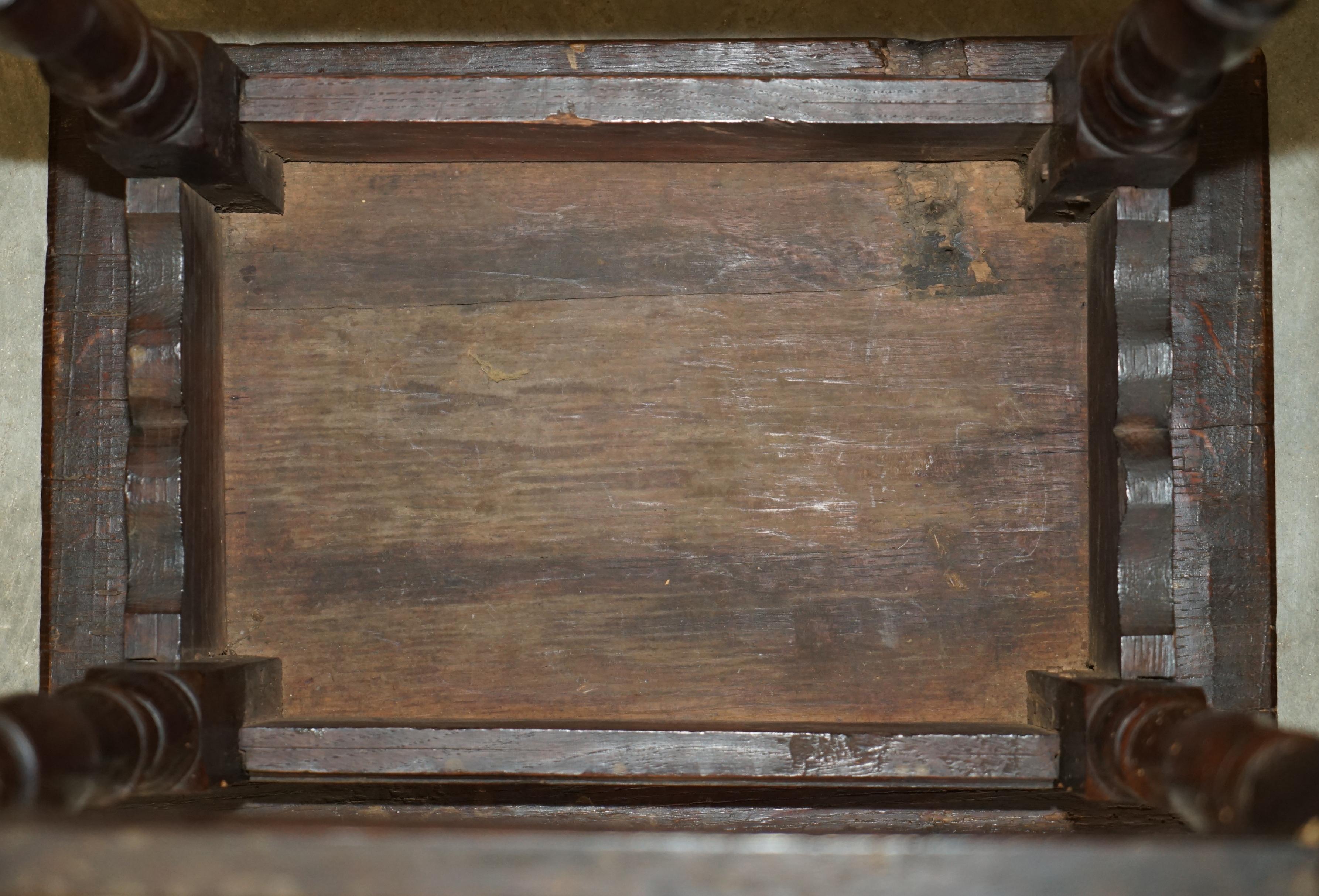 17e SIÈCLE ANTIQUE ANGLAIS OAK TABLE À VINS TABLE D'ACCOMPAGNEMENT AVEC TÊTE PATANÉE en vente 10