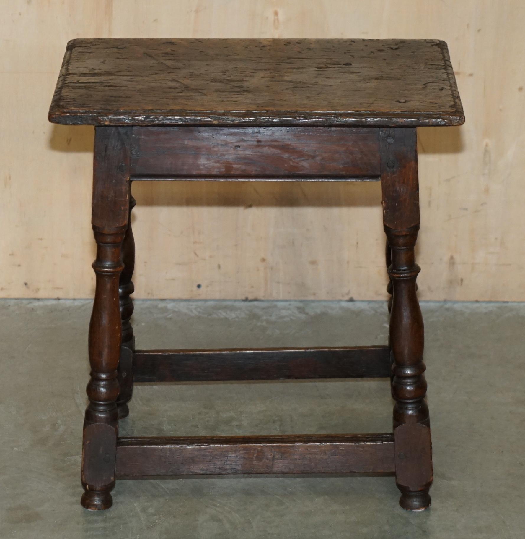 Charles II 17TH CENTURY ANTIQUE ENGLISH OAK SIDE END LAMP WINE TABLE LOVELY PATiNATED TOP For Sale