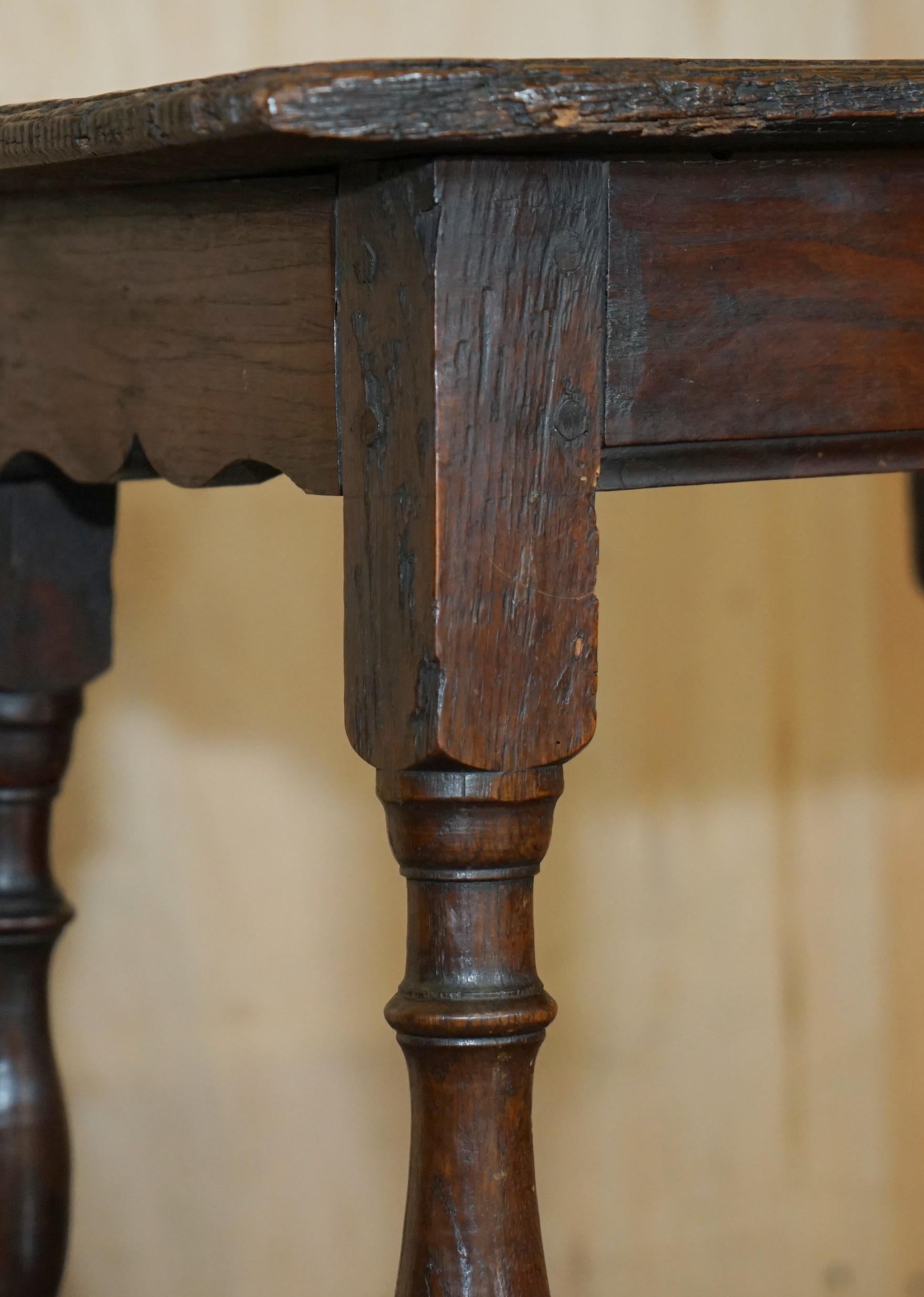 17TH CENTURY ANTIQUE ENGLISH OAK SIDE END LAMP WINE TABLE LOVELY PATiNATED TOP For Sale 1