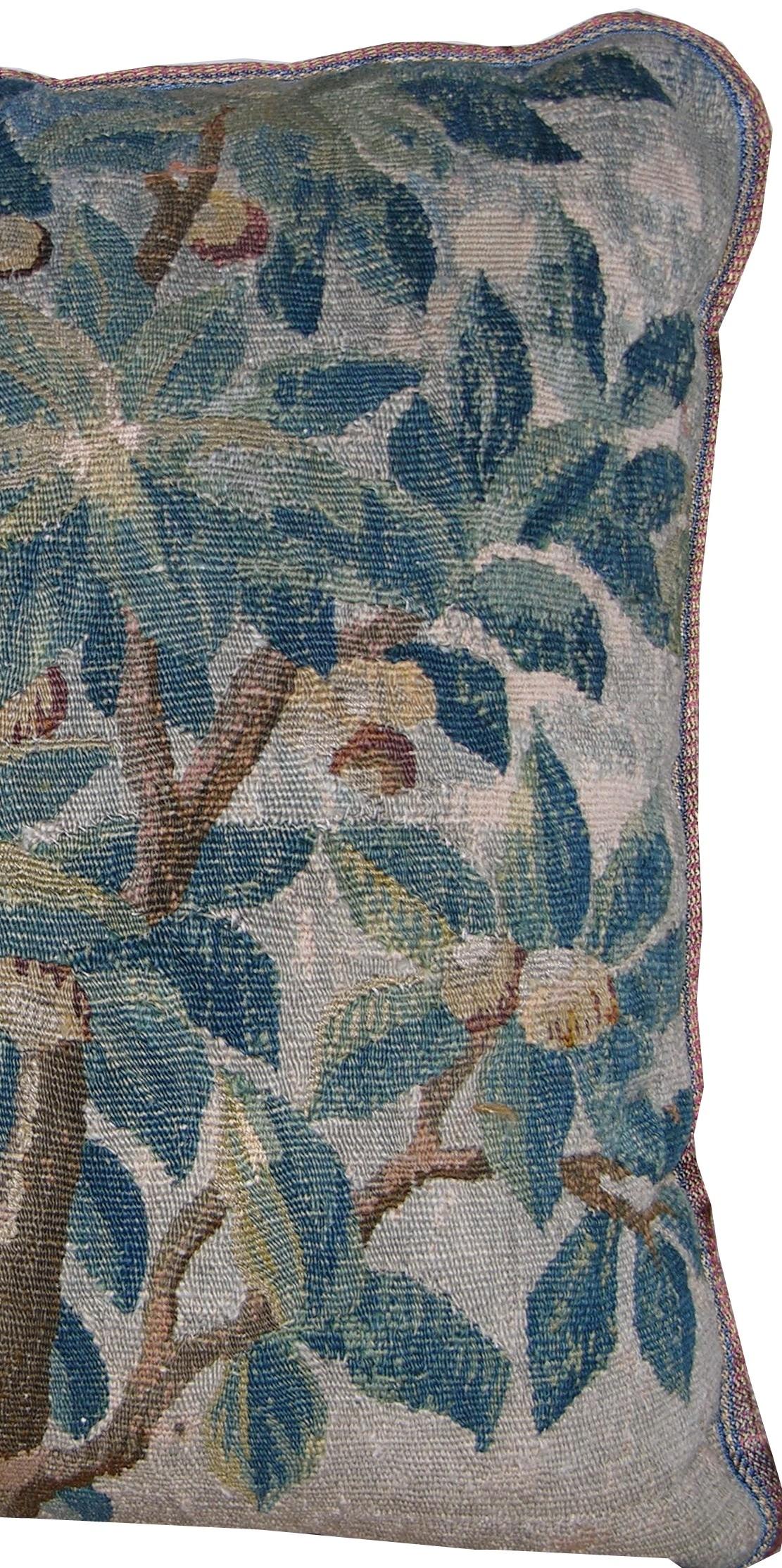 Empire Oreiller en tapisserie flamande ancienne du 17e siècle en vente