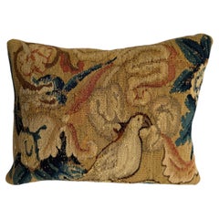 Coussin décoratif en tapisserie flamande antique du XVIIe siècle, représentant une végétation