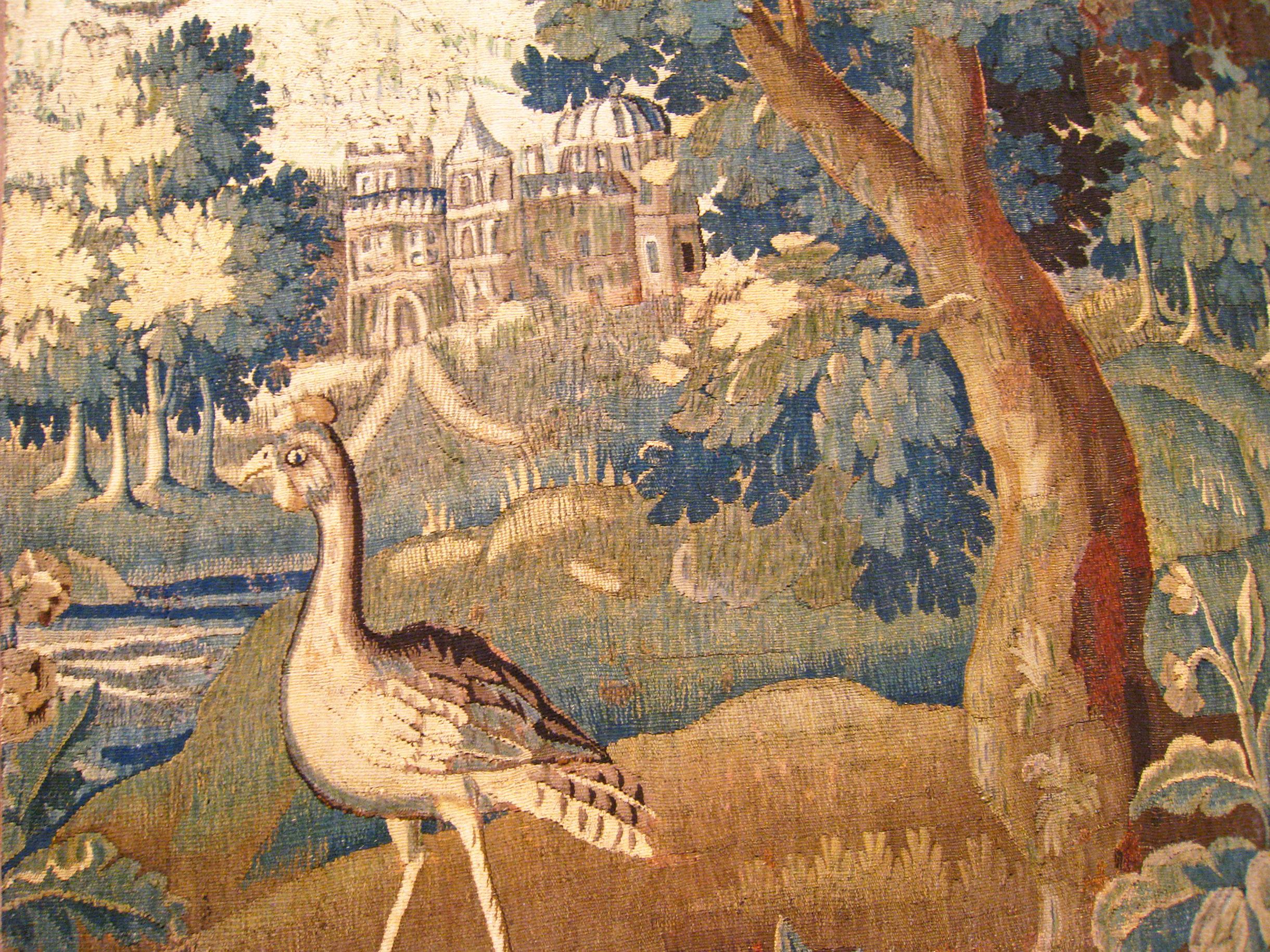 Tissé à la main Tapisserie ancienne du 17ème siècle en Verdure Flemish avec arbres et oiseaux en vente