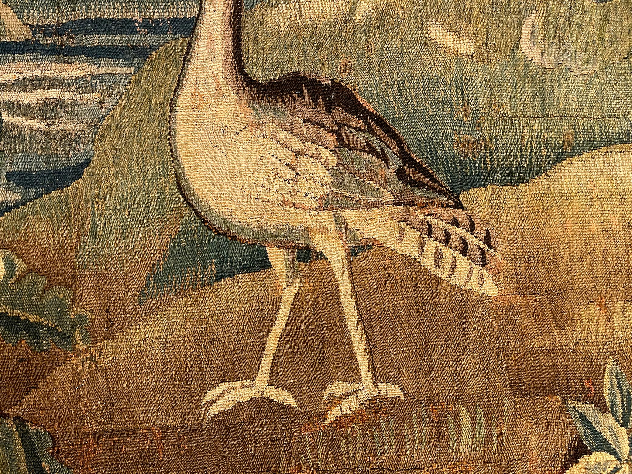 Laine Tapisserie ancienne du 17ème siècle en Verdure Flemish avec arbres et oiseaux en vente