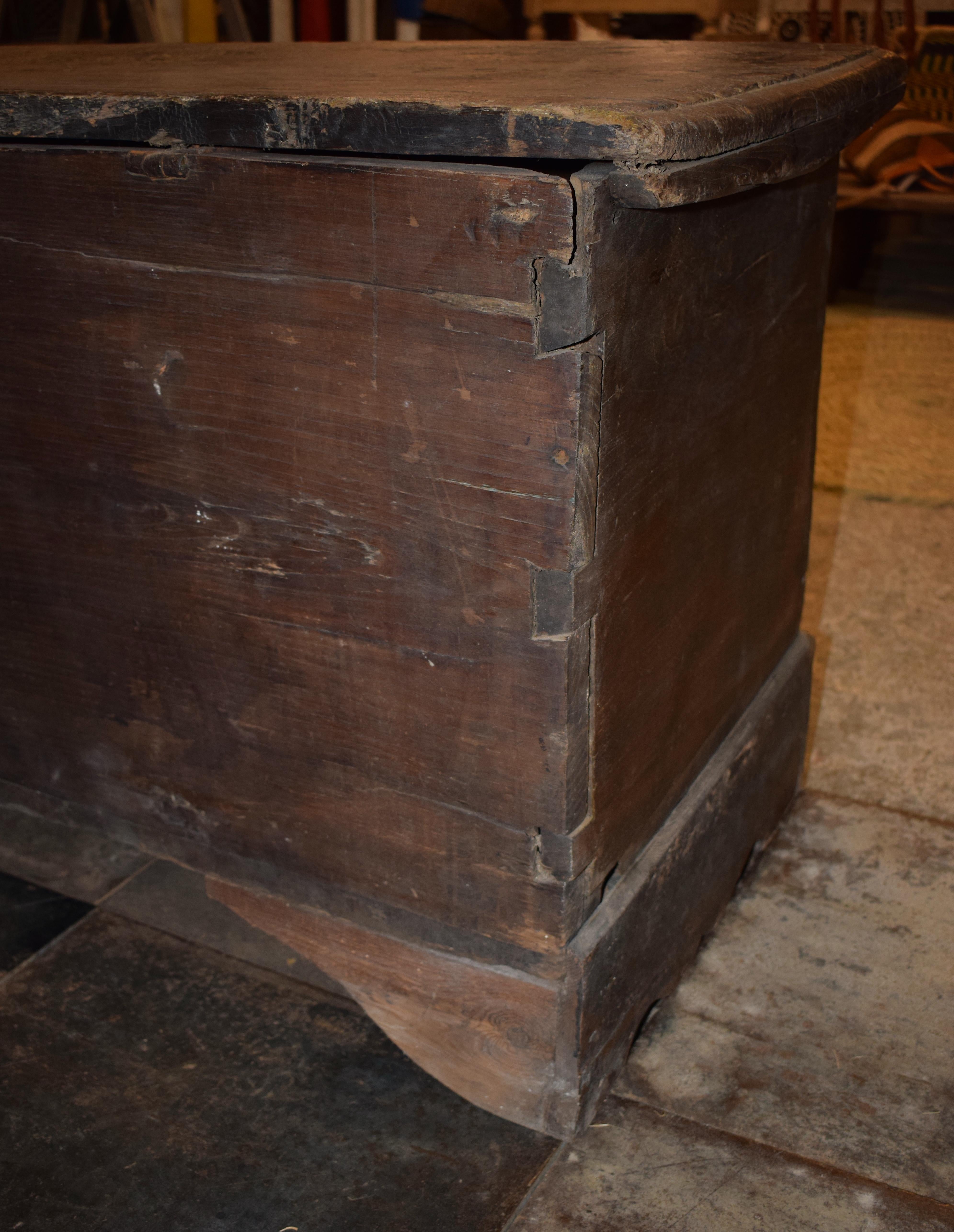 17th Century Antique French Oak Trunk from the Gothic Period For Sale 12