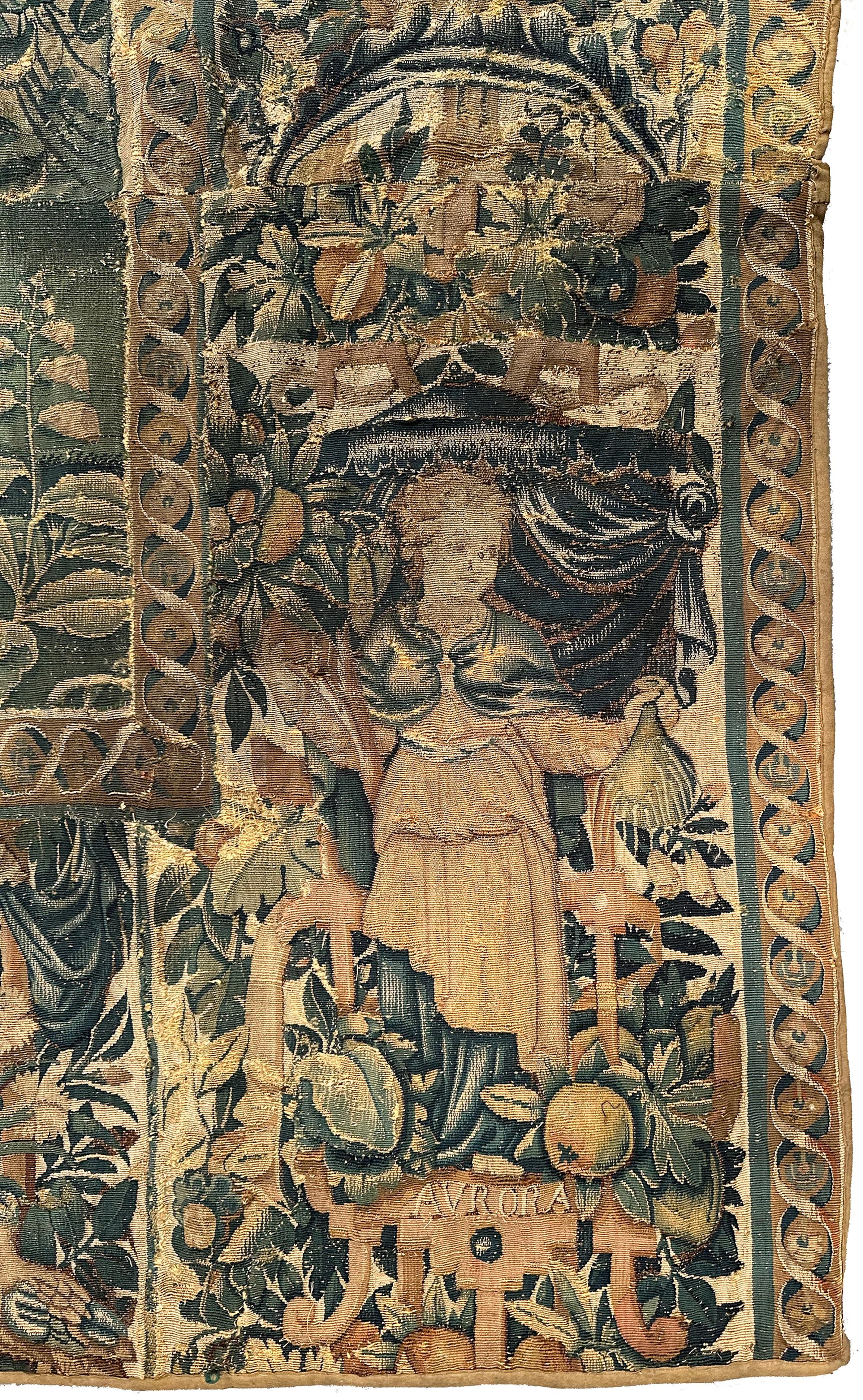 Tapisserie française ancienne du 17ème siècle Verdure laine et fleurs de soie 5x6 en vente 4