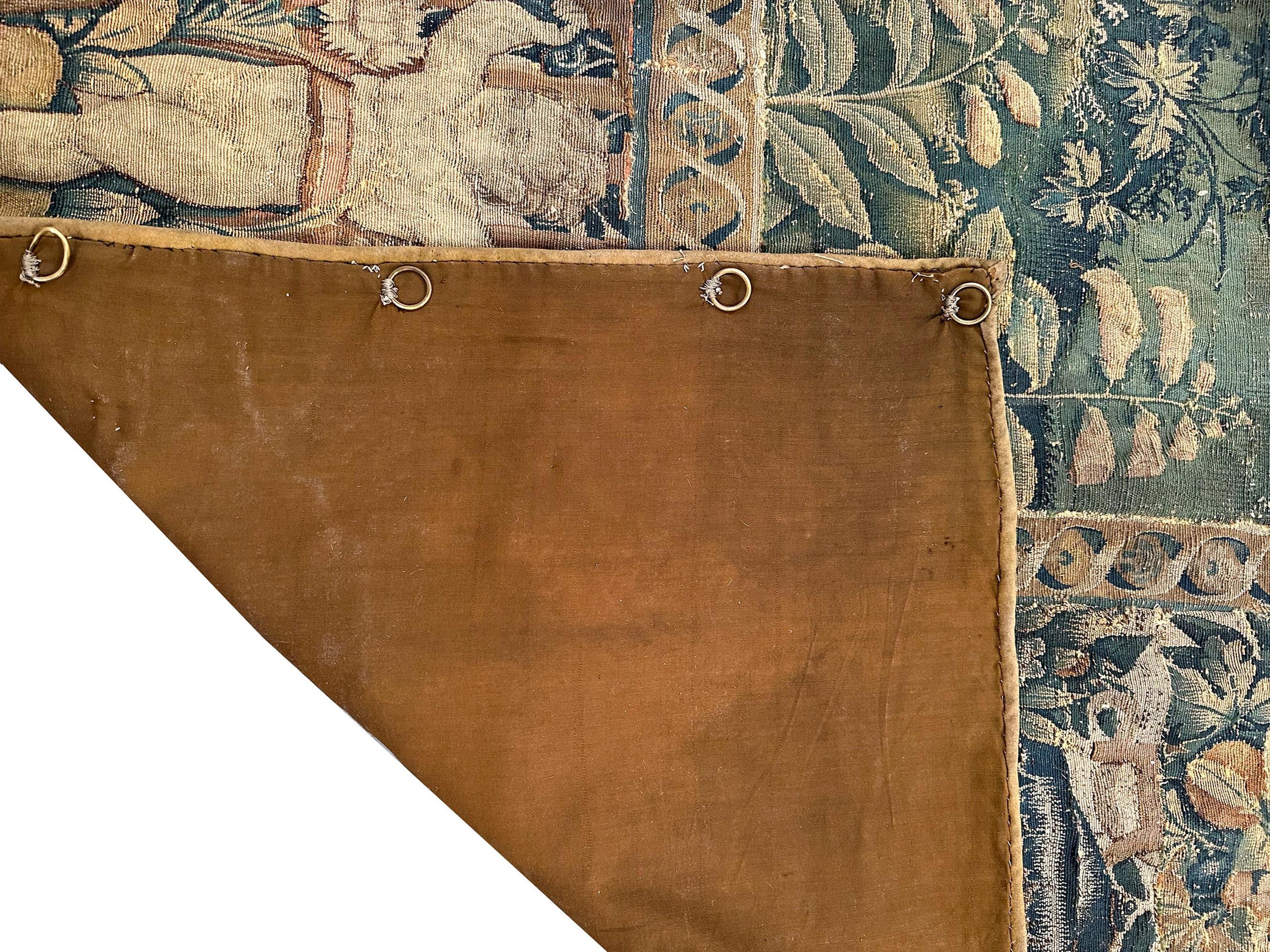 Antiker französischer Wandteppich aus Verdure-Wolle und Seide mit Blumen aus dem 17. Jahrhundert, 5x6 im Angebot 11