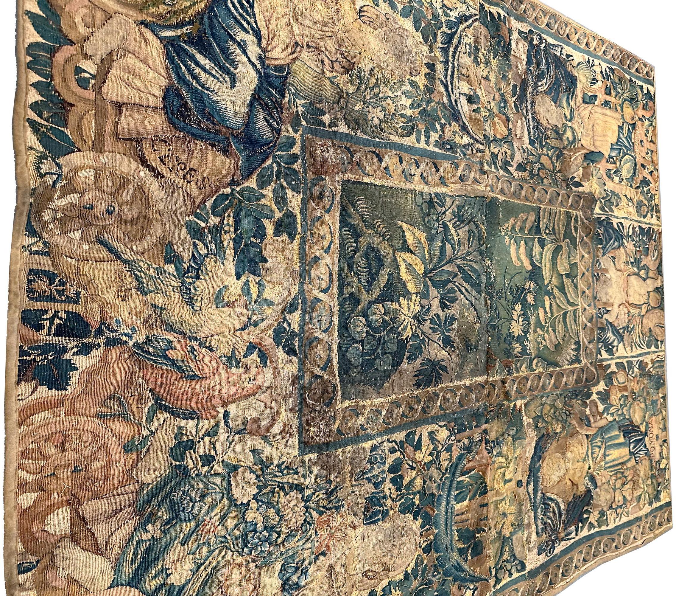  Tapisserie française ancienne du 17ème siècle Verdure laine et fleurs de soie 5x6	4'10