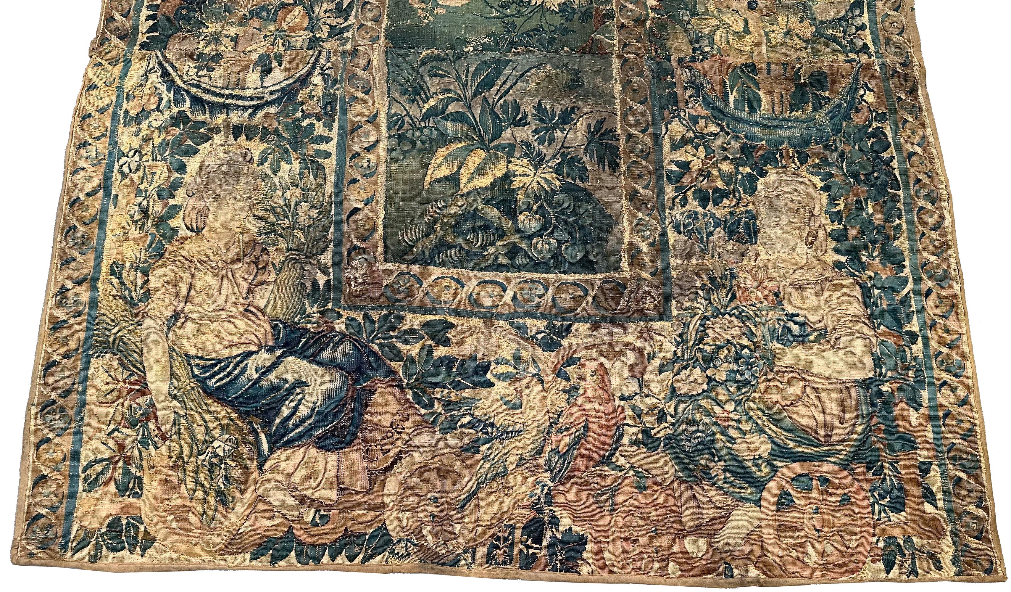 Antiker französischer Wandteppich aus Verdure-Wolle und Seide mit Blumen aus dem 17. Jahrhundert, 5x6 im Zustand „Gut“ im Angebot in New York, NY
