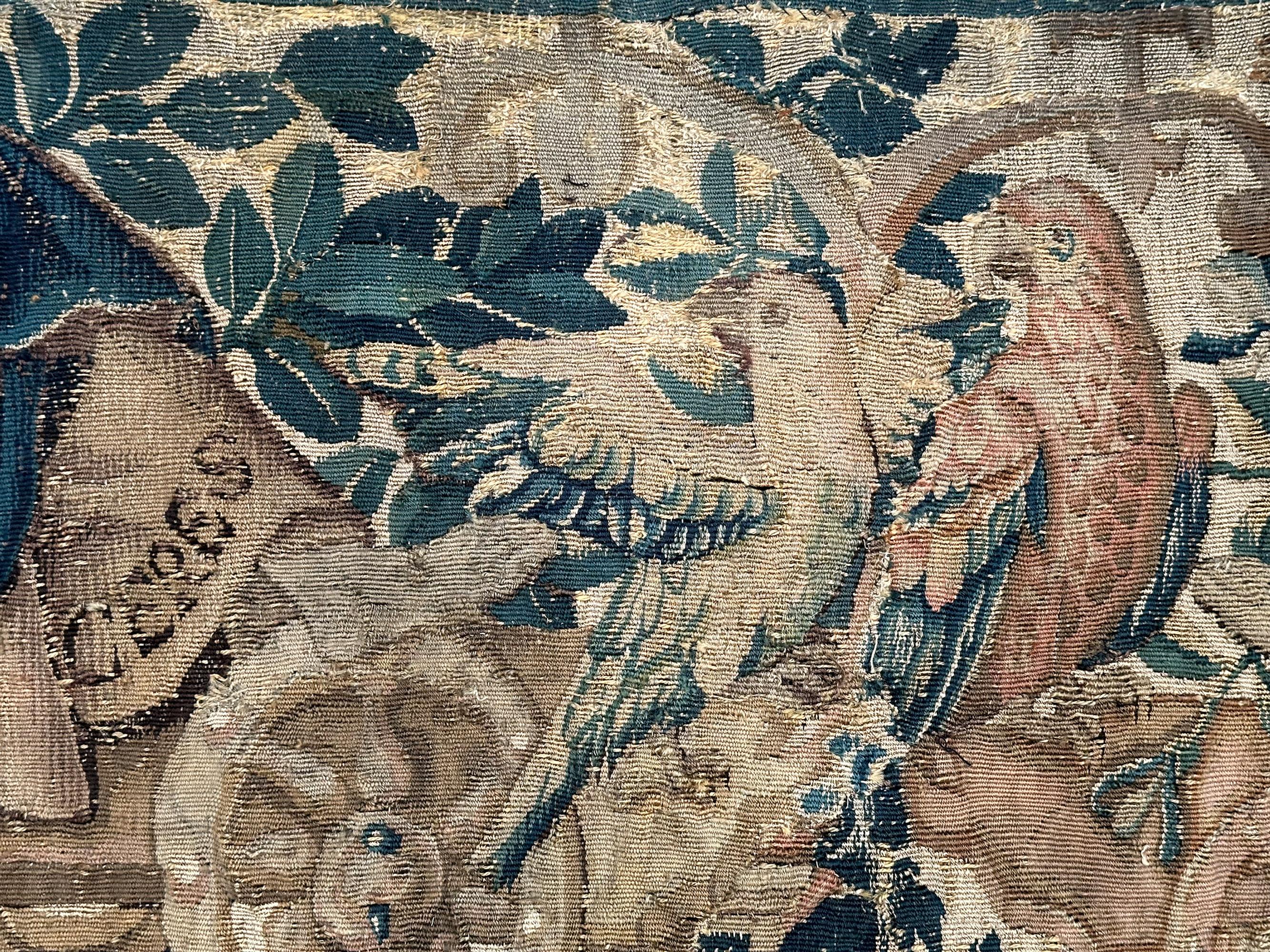 Tapisserie française ancienne du 17ème siècle Verdure laine et fleurs de soie 5x6 en vente 1