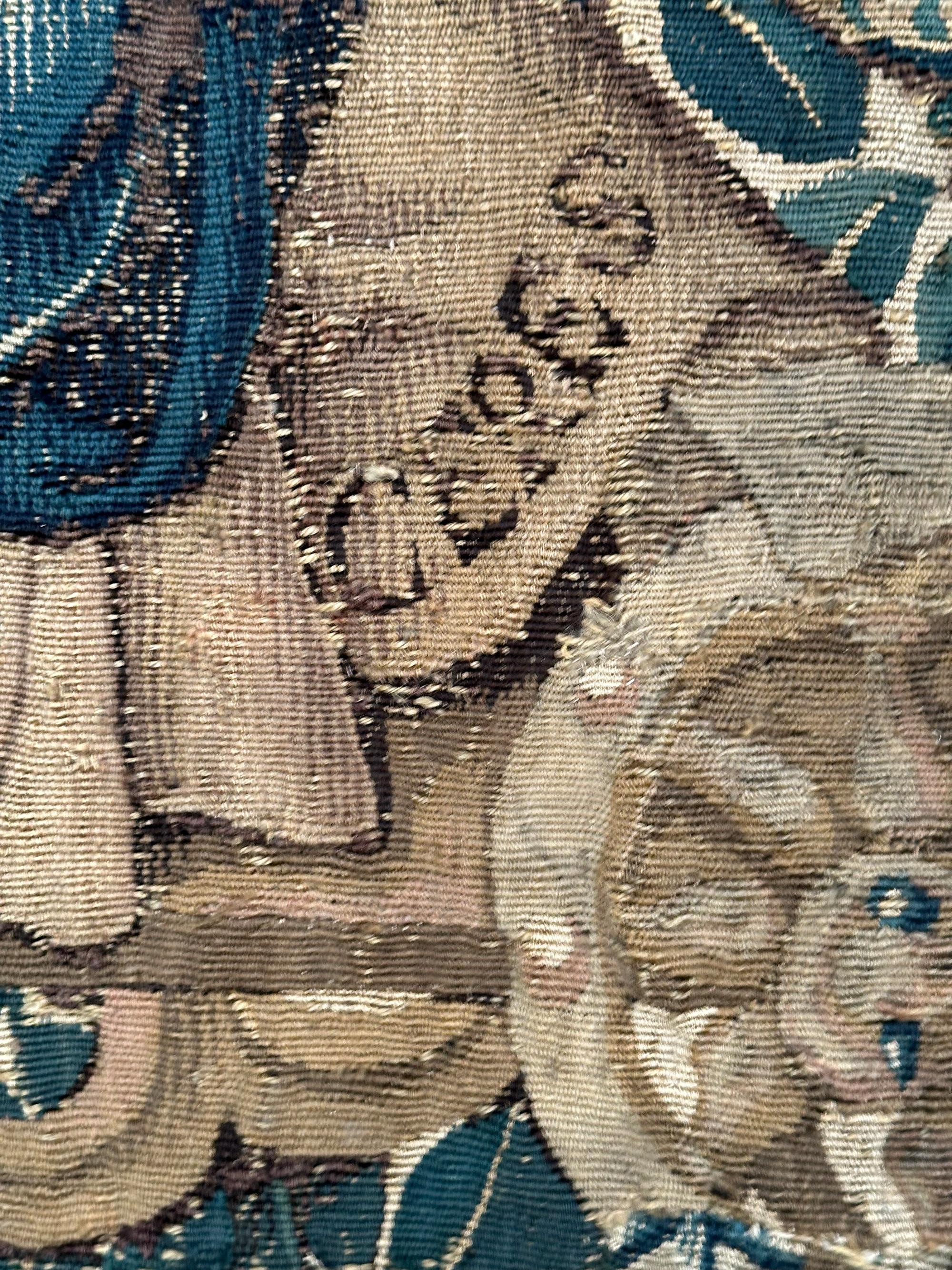 Tapisserie française ancienne du 17ème siècle Verdure laine et fleurs de soie 5x6 en vente 2