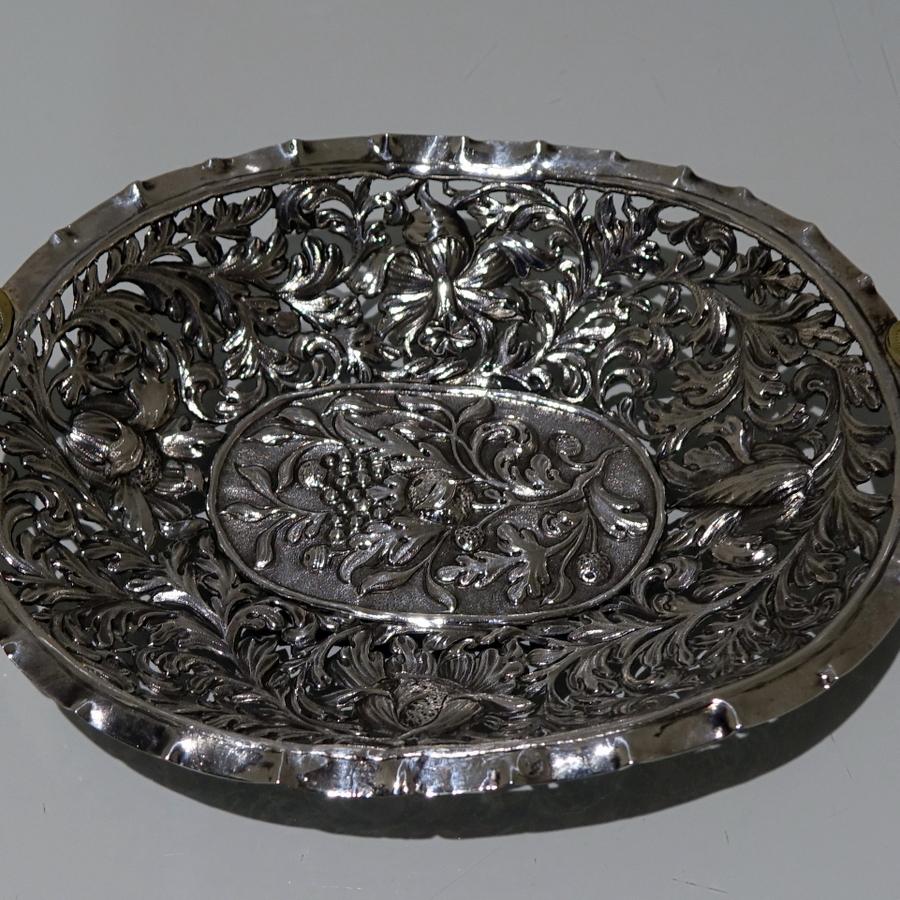 17th Century Antique German Silver Dish Nurnberg circa 1695 Wolfgang Rossler In Good Condition For Sale In 53-64 Chancery Lane, London