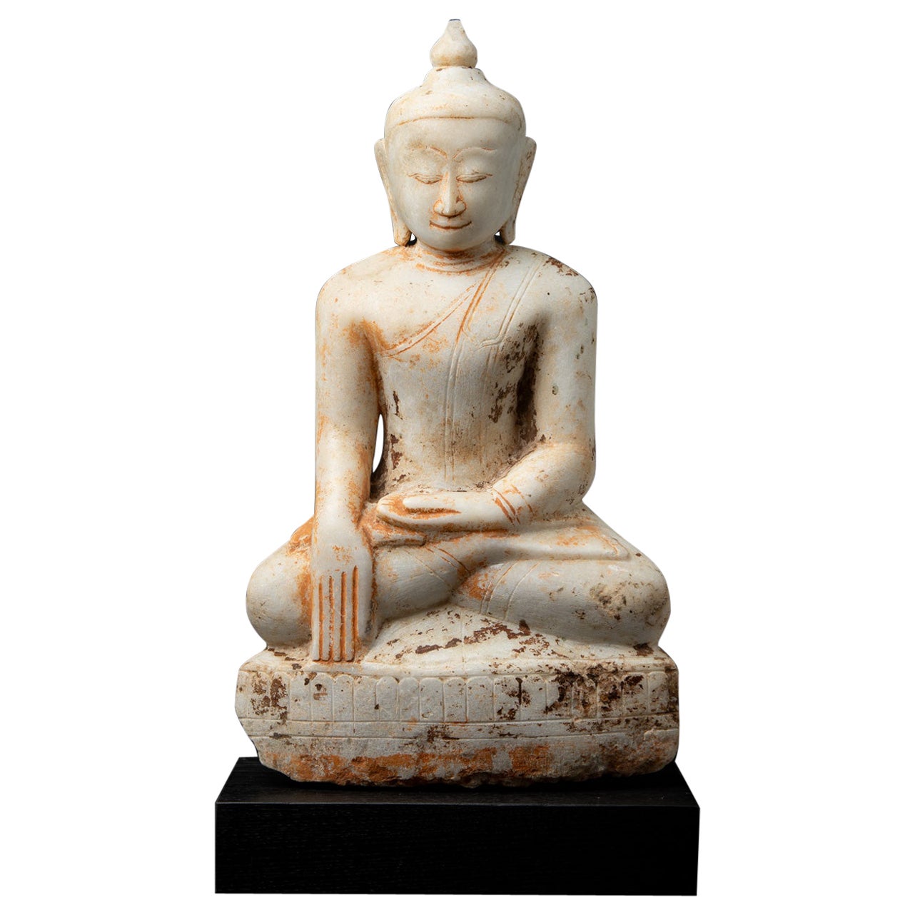 statue de Bouddha birman du 17e siècle en marbre ancien de Birmanie