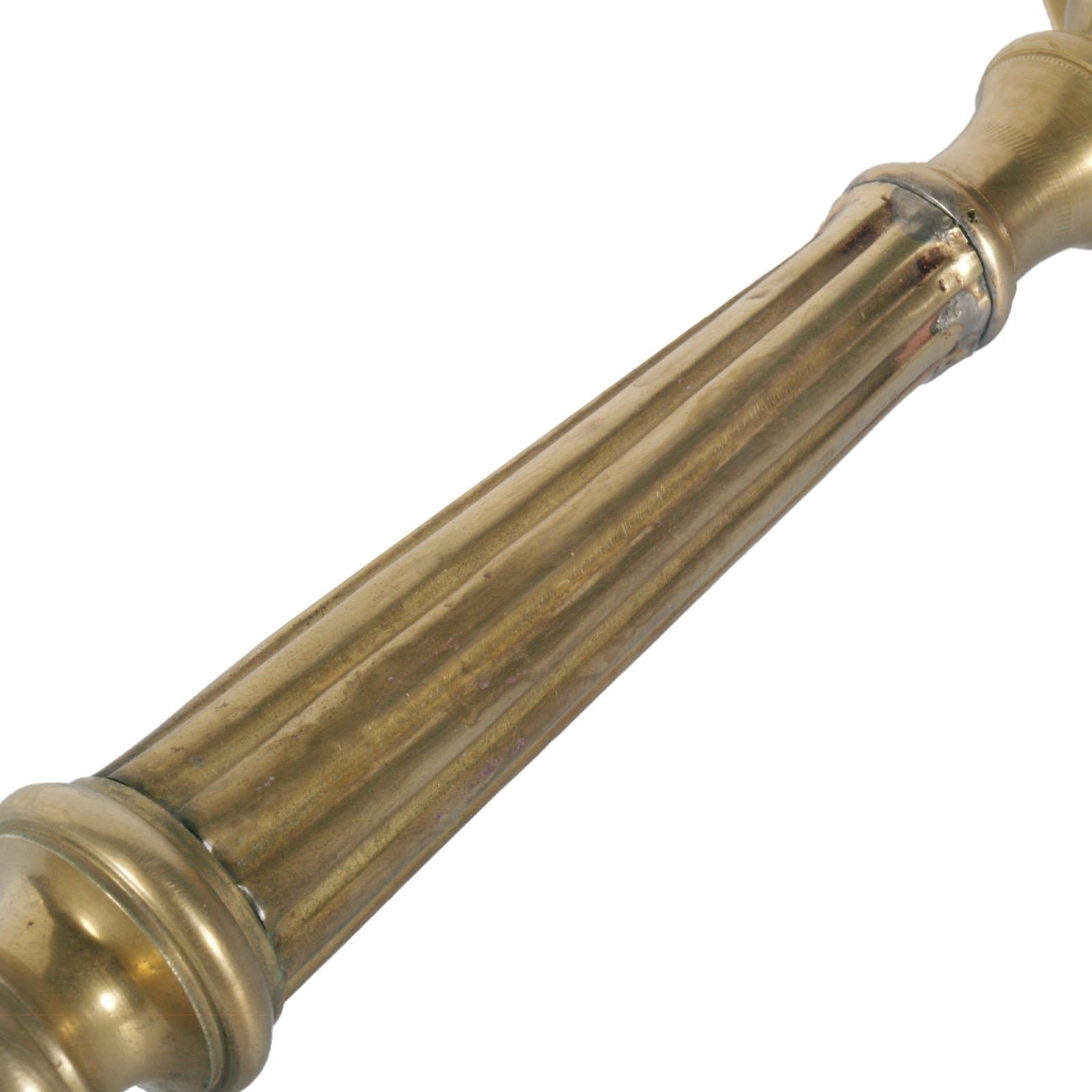 Antiguo candelabro portalámparas original del siglo XVII en bronce dorado en venta 2