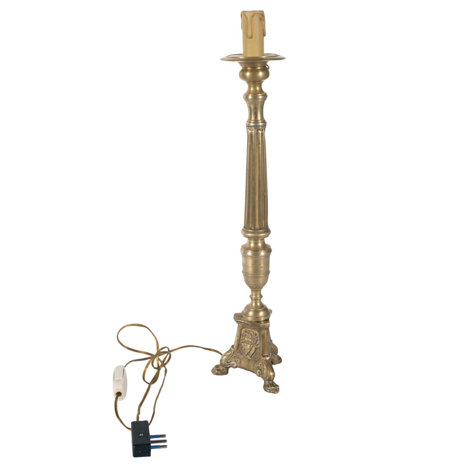 Heavy and massive 17th century antique lampholder candelabrum in gilt bronze with tripod stand
Tripod stand decorated with image of Christ, Madonna and Sacred Heart
Measures in cm : H 50 (tripod diameter cm 12).