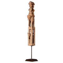 Antico palo birmano Chin in legno del XVII secolo, proveniente dalla Birmania