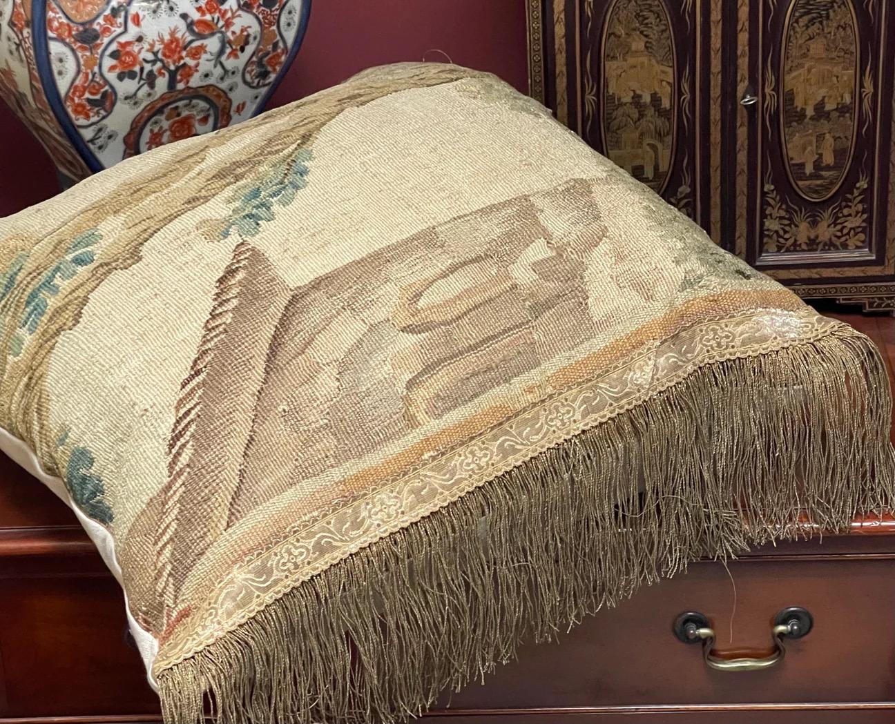 Almohada tapiz de Aubusson del siglo XVII en Bueno estado para la venta en Canterbury, GB
