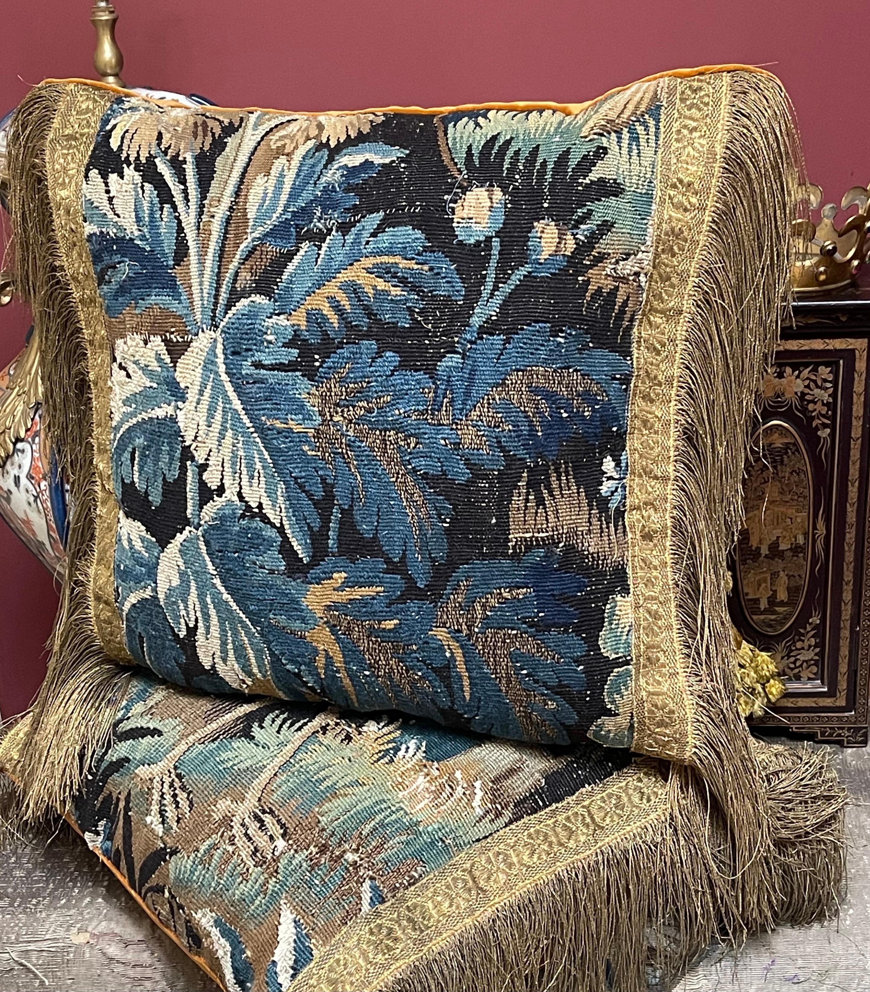 Cuscino ad arazzo Aubusson del XVII secolo In condizioni buone in vendita a Canterbury, GB