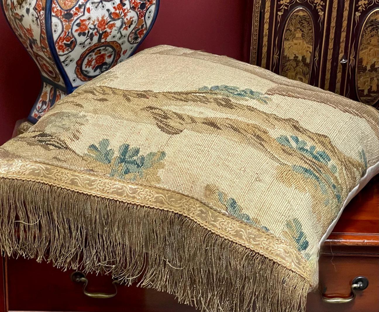 Almohada tapiz de Aubusson del siglo XVII siglo XVIII y antes en venta