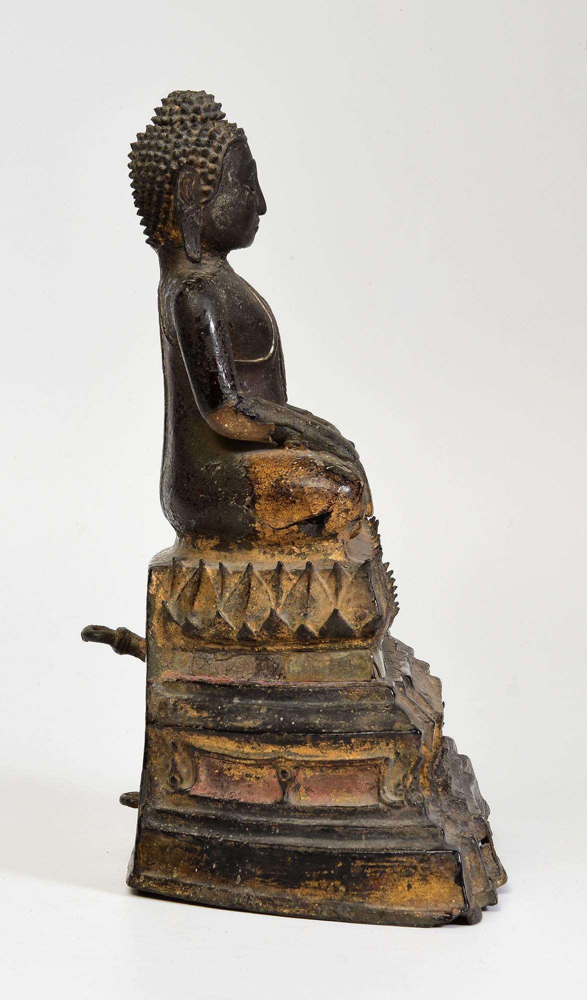 17th Century, Ayutthaya, Antique Thai Bronze Seated Buddha Statue For Sale 6